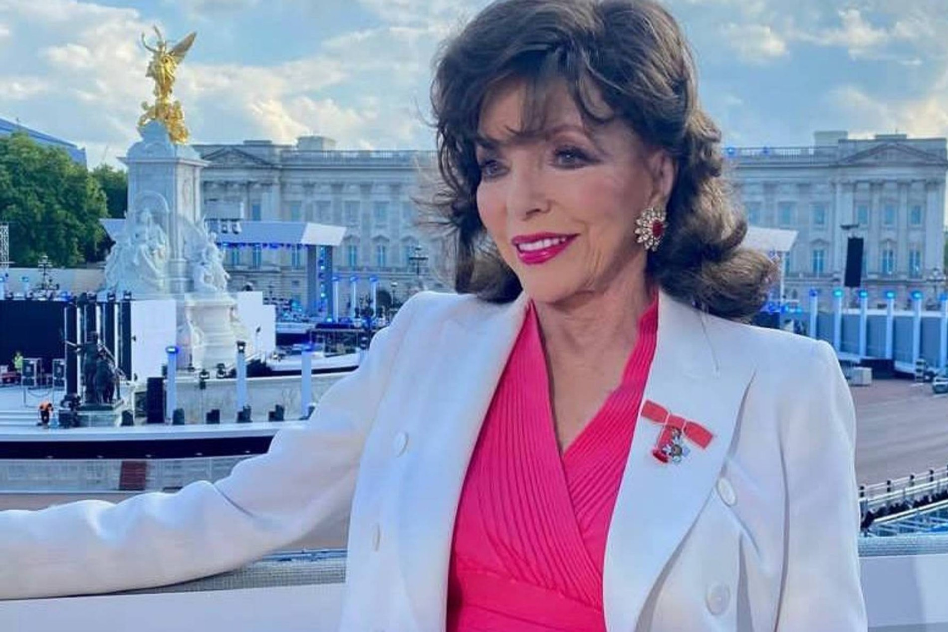 Джоан Коллинз
Фото: Инстаграм (запрещен в РФ) @joancollinsdbe