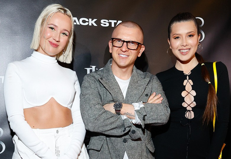 Пашу с Клавой Кокой и Аннет Сай на открытии лаунжа в Москве. Фото: пресс-служба Black Star / Александра Никольская-Волконская