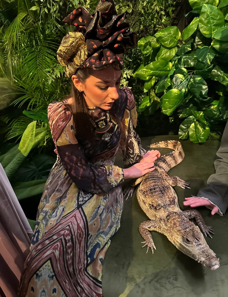 Аниматор и крокодил. Фото: Super