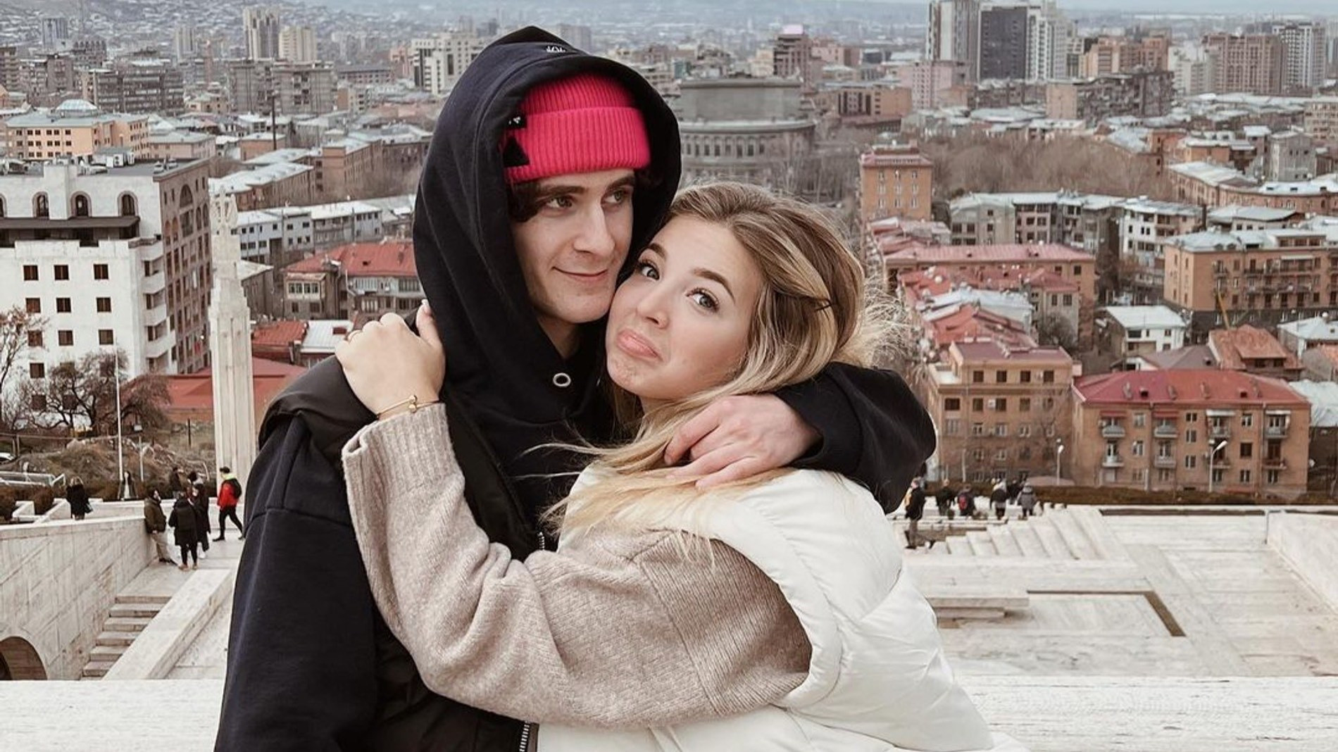 Артур Бабич и Аня Покров
Видео: Инстаграм (запрещен в РФ) / @pokrov90