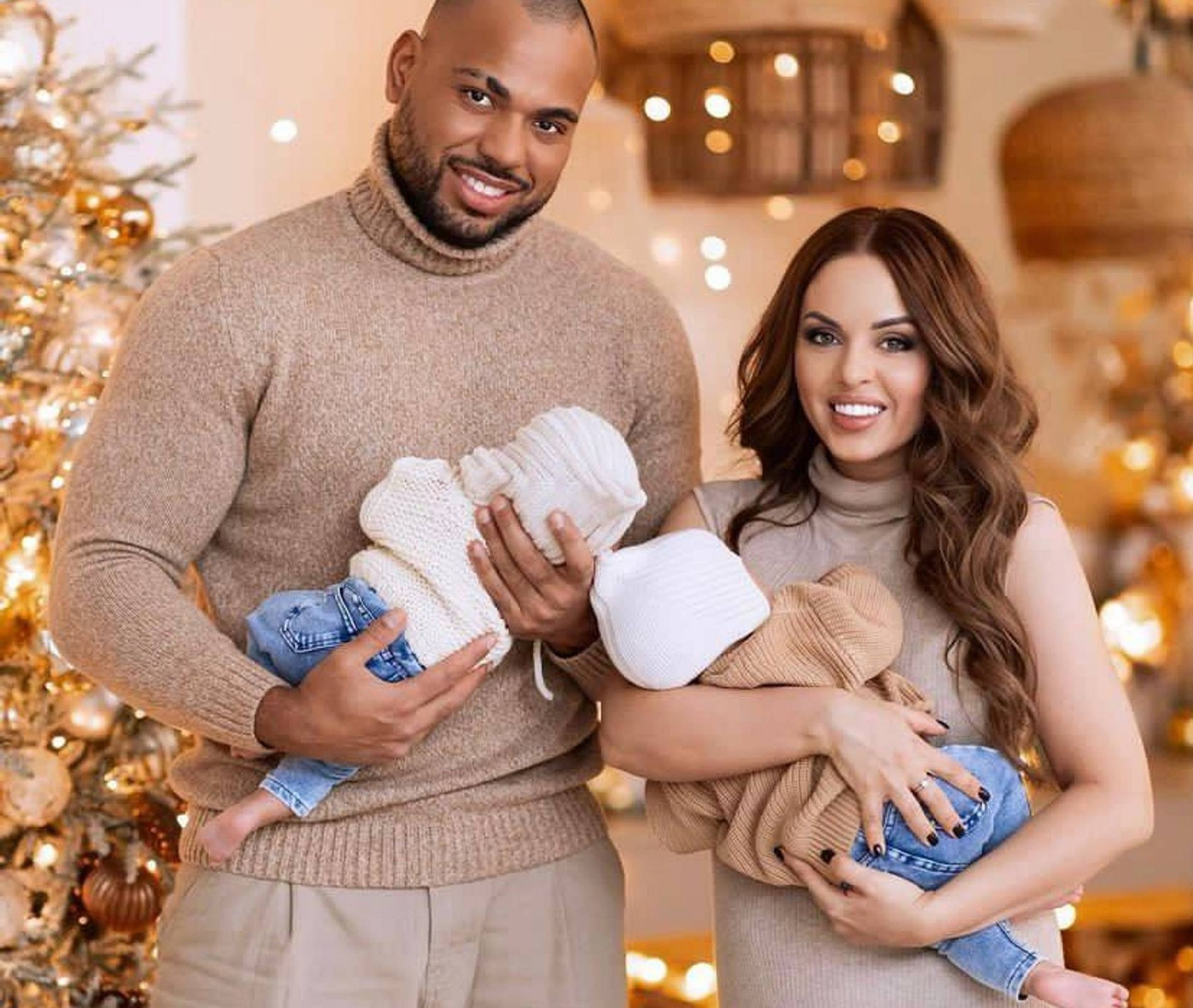 Мондезир Свет-Амур и Юлия Ефременкова с близнецами
Фото: Инстаграм (запрещен в РФ) @mon_desir