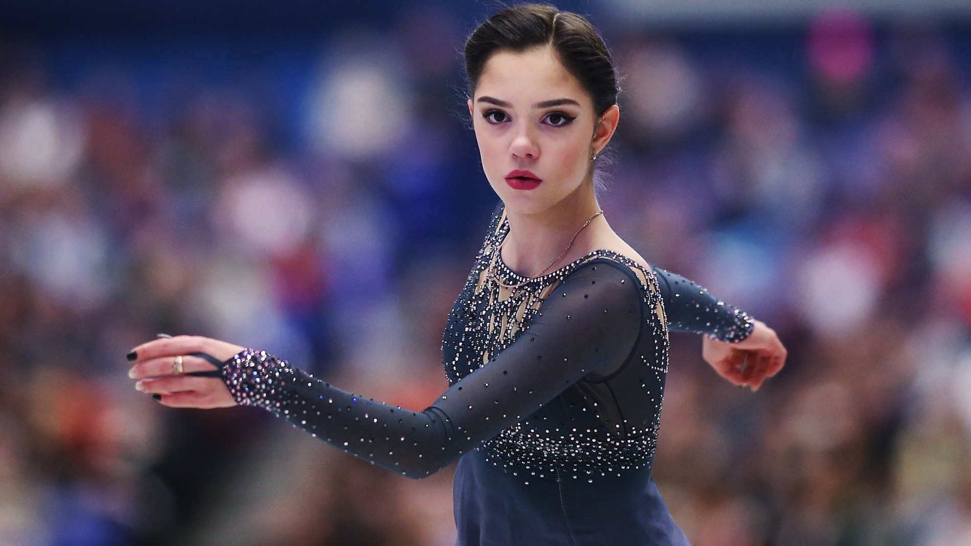 Евгения Медведева на чемпионате Европы по фигурному катанию в Чехии в 2017 году
Фото: Getty Images