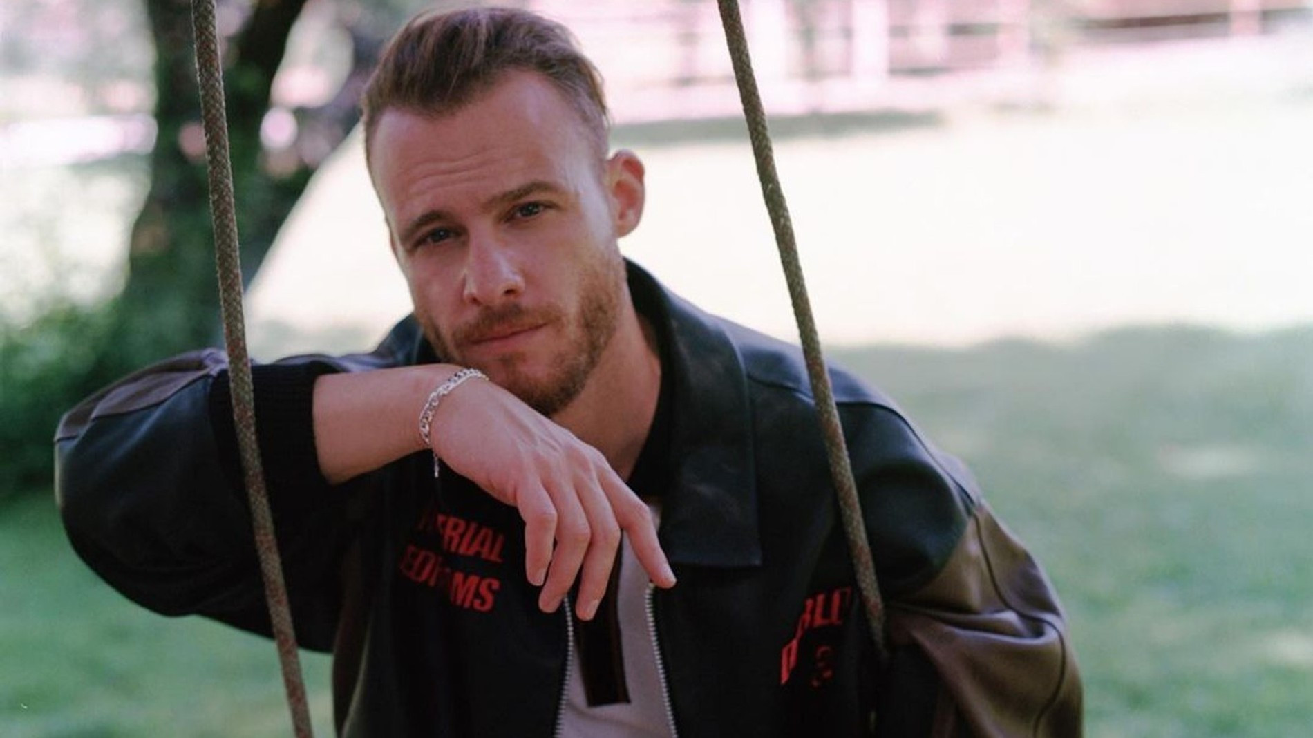 Керем Бюрсин
Фото: Инстаграм (запрещен в РФ) / @thebursin