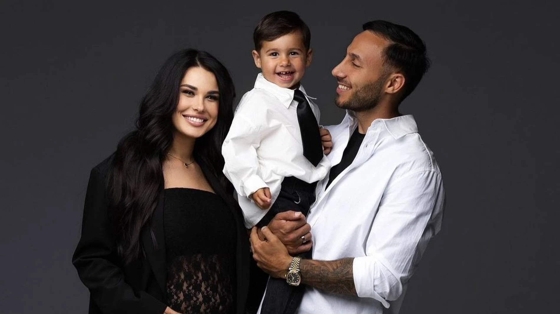 Ирина Пинчук и Арай Чобанян с сыном. Фото: Инстаграм* @pinchuk_official