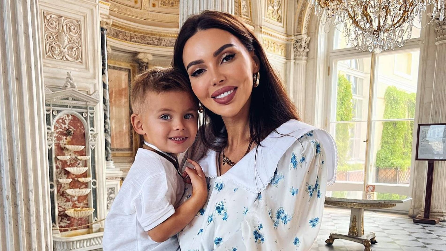 Оксана Самойлова с сыном. Фото: Инстаграм* @samoylovaoxana