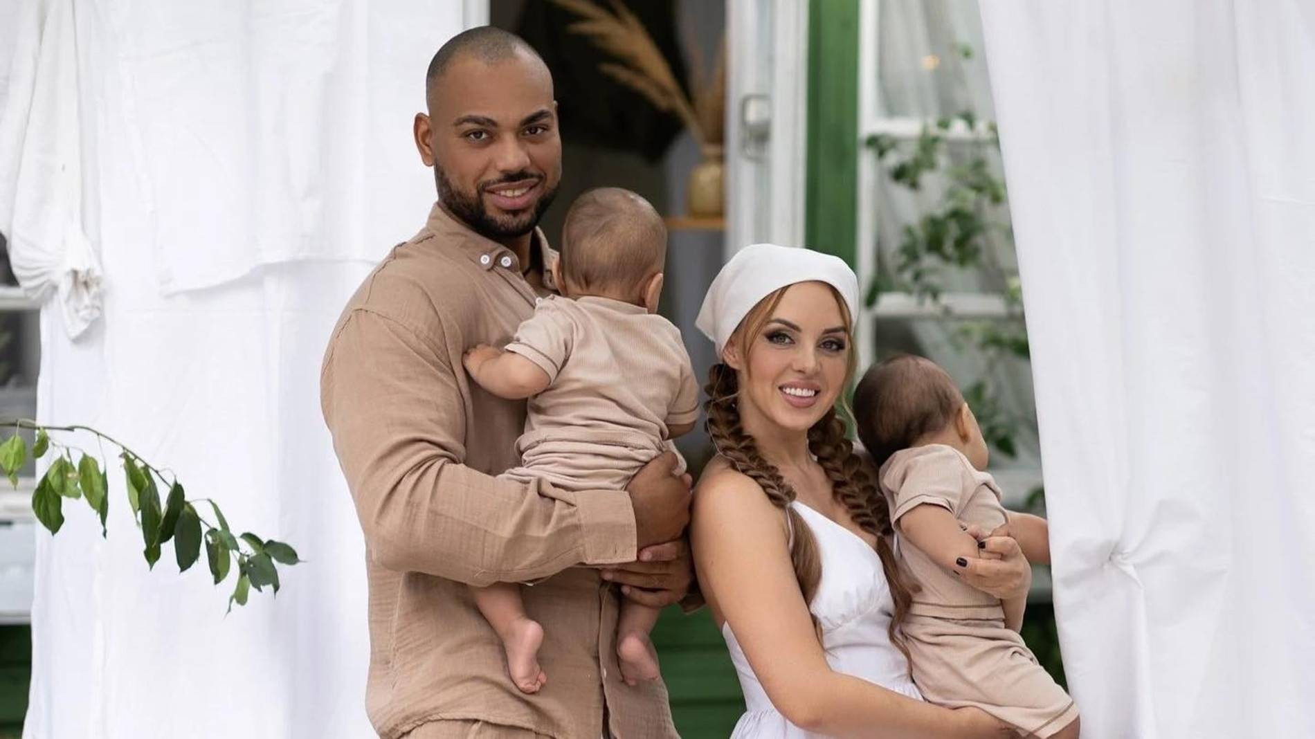 Юлия Ефременкова и Мондезир Свет-Амур с детьми. Фото: Инстаграм* @efremenkovvva