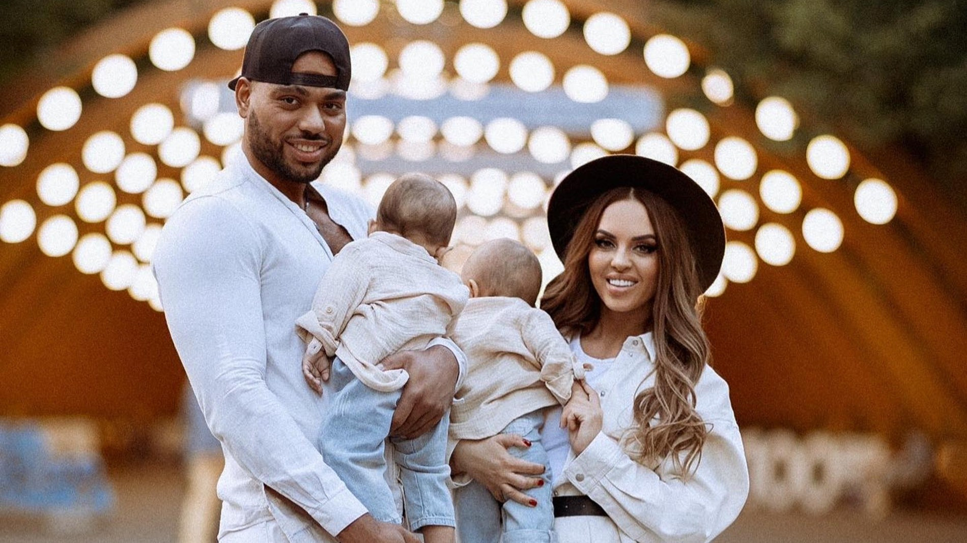 Юлия Ефременкова и Мондезир Свет-Амур с сыновьями. Фото: Инстаграм* @efremenkovvva