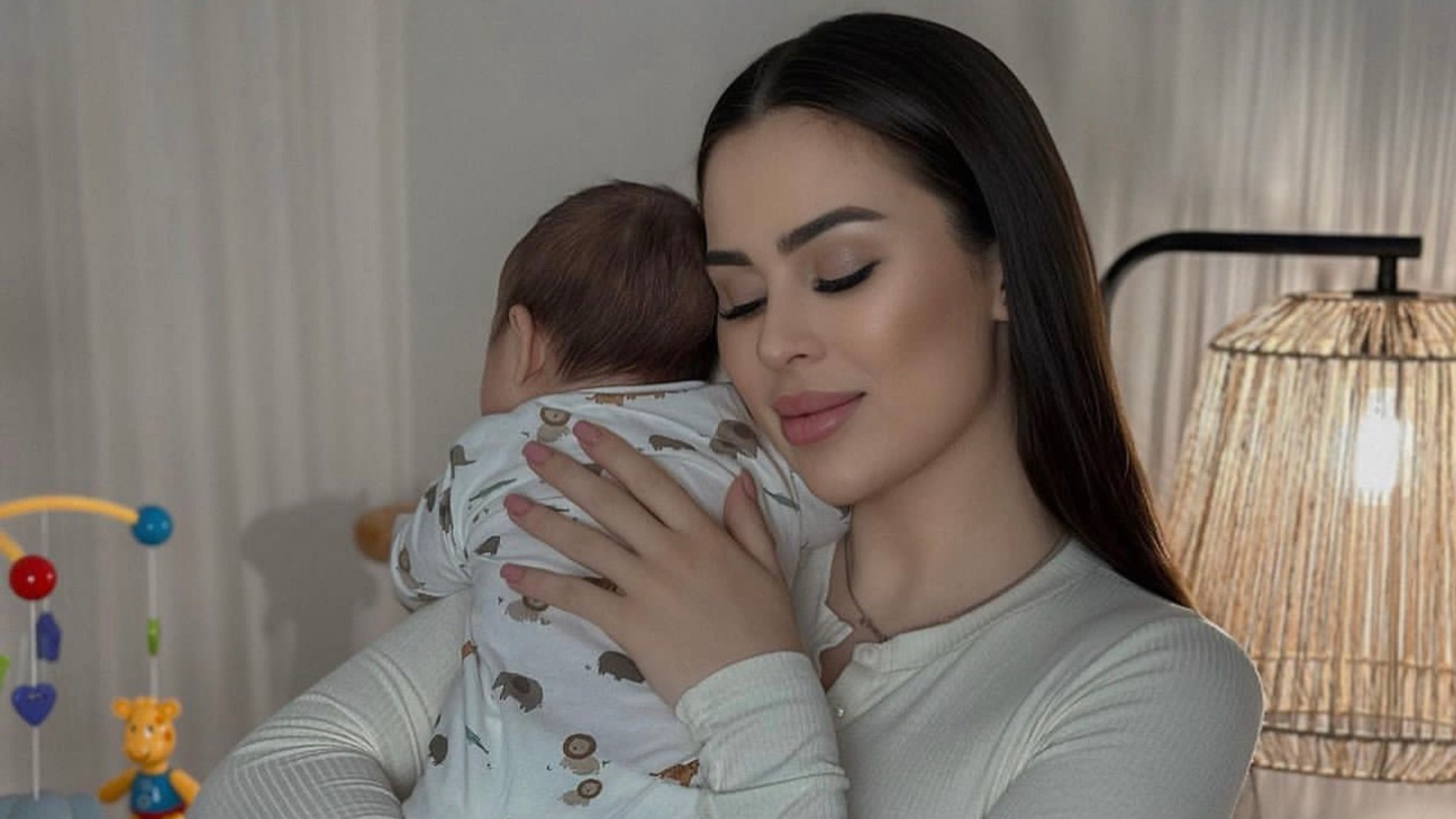 Юля Пушман с дочерью. Фото: Инстаграм (запрещен в РФ) / @pushman, @slava_basyul