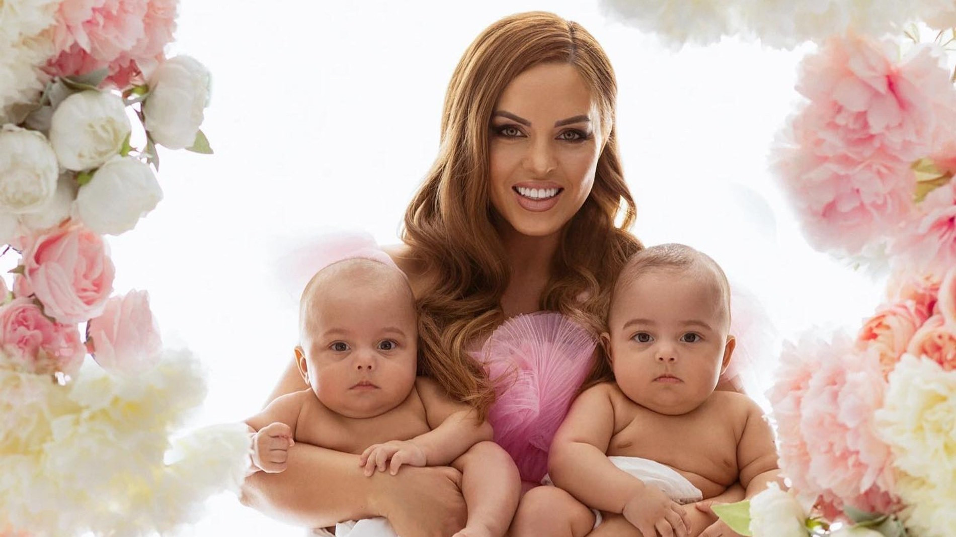 Юлия Ефременкова с сыновьями Даниэлем и Кристианом. Фото: Инстаграм* @efremenkovvvva