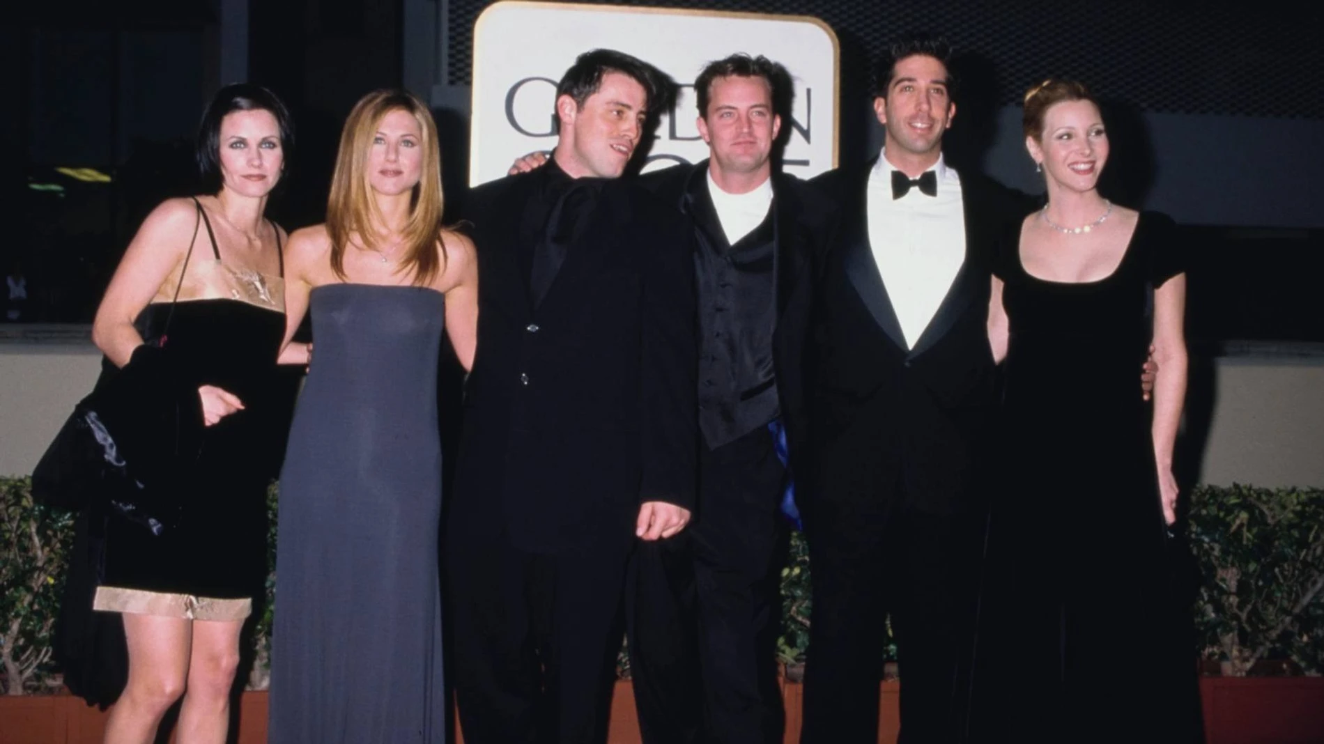 Актеры сериала «Друзья»: Кортни Кокс, Дженнифер Энистон, Мэтт Леблан, Мэттью Перри, Дэвид Швиммер и Лиза Кудроу. Фото: Getty Images