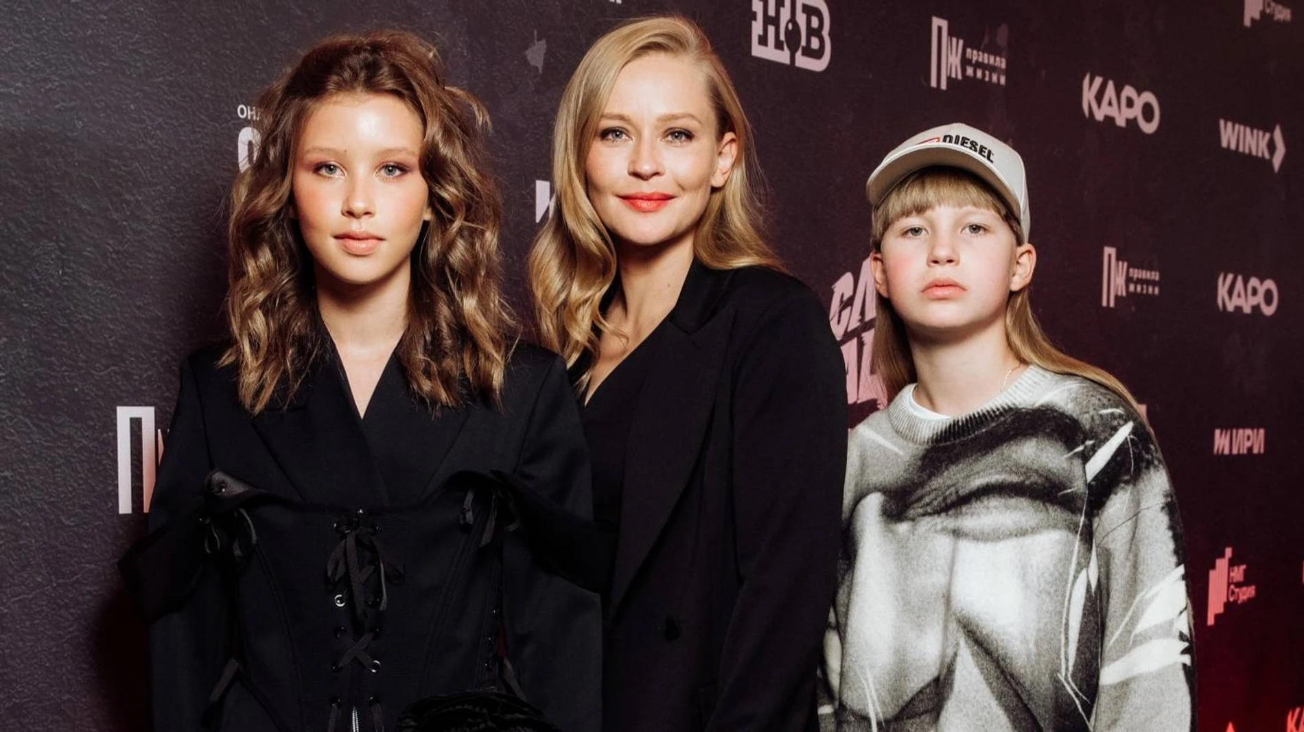Юлия Пересильд с дочерьми. Фото: пресс-служба 