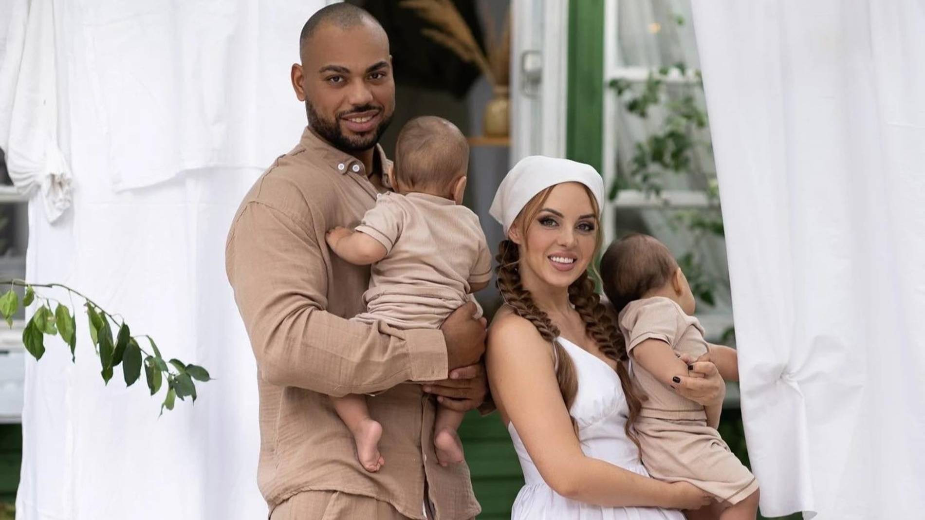 Мондезир Свет-Амур и Юлия Ефременкова с детьми Кристианом и Даниэлем. Фото: Инстаграм* @efremenkovvvva