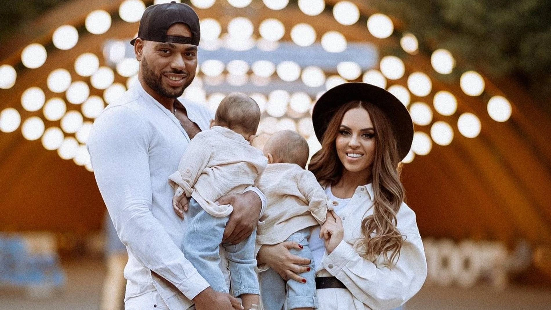 Юлия Ефременкова и Мондезир Свет-Амур с детьми. Фото: Инстаграм* @efremenkovvvva