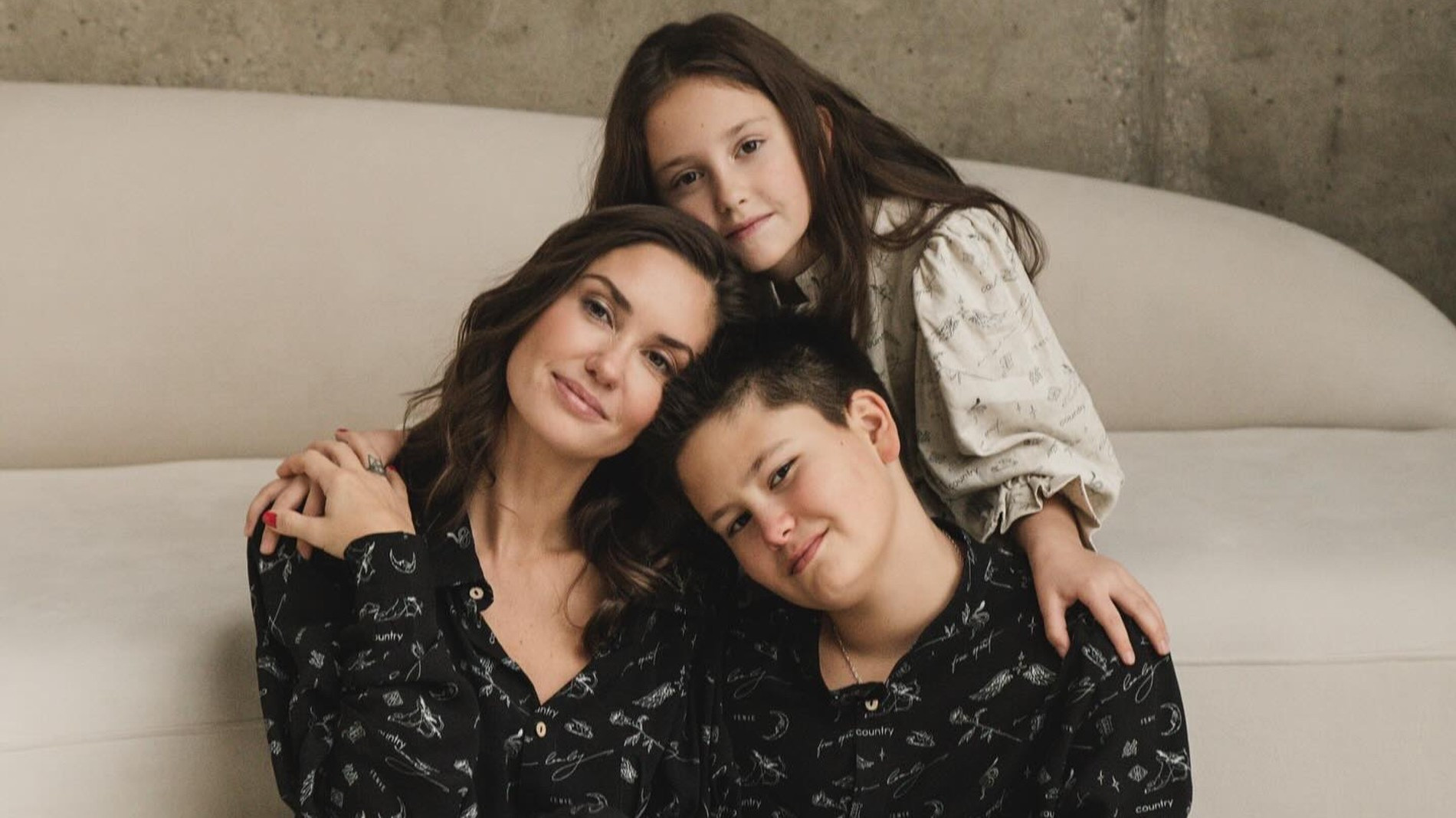 Агата Муцениеце с детьми. Фото: Инстаграм (запрещен в РФ) @agataagata