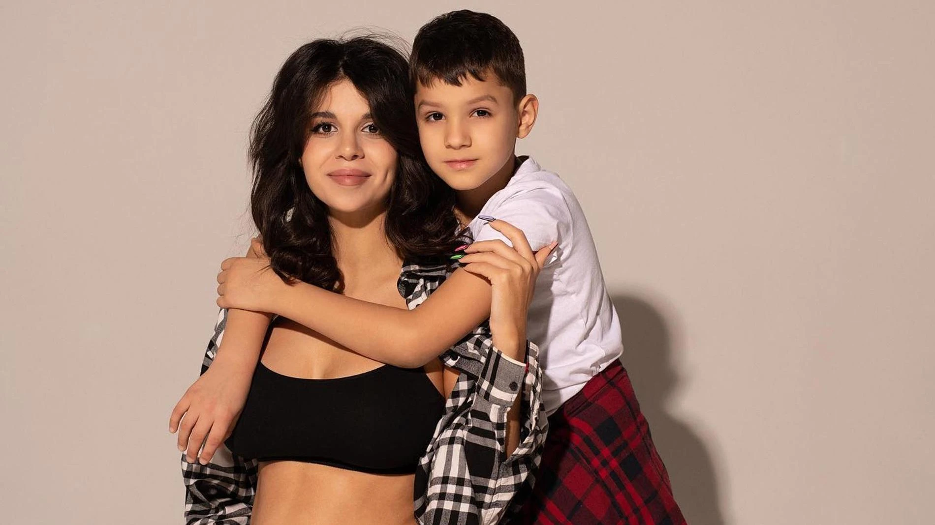 Алиана Устиненко с сыном Робертом. Фото: Инстаграм* @aliana1001