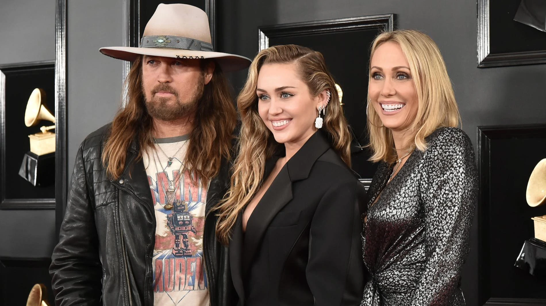 Билли Рэй, Майли и Тиш Сайрус. Фото: Getty Images