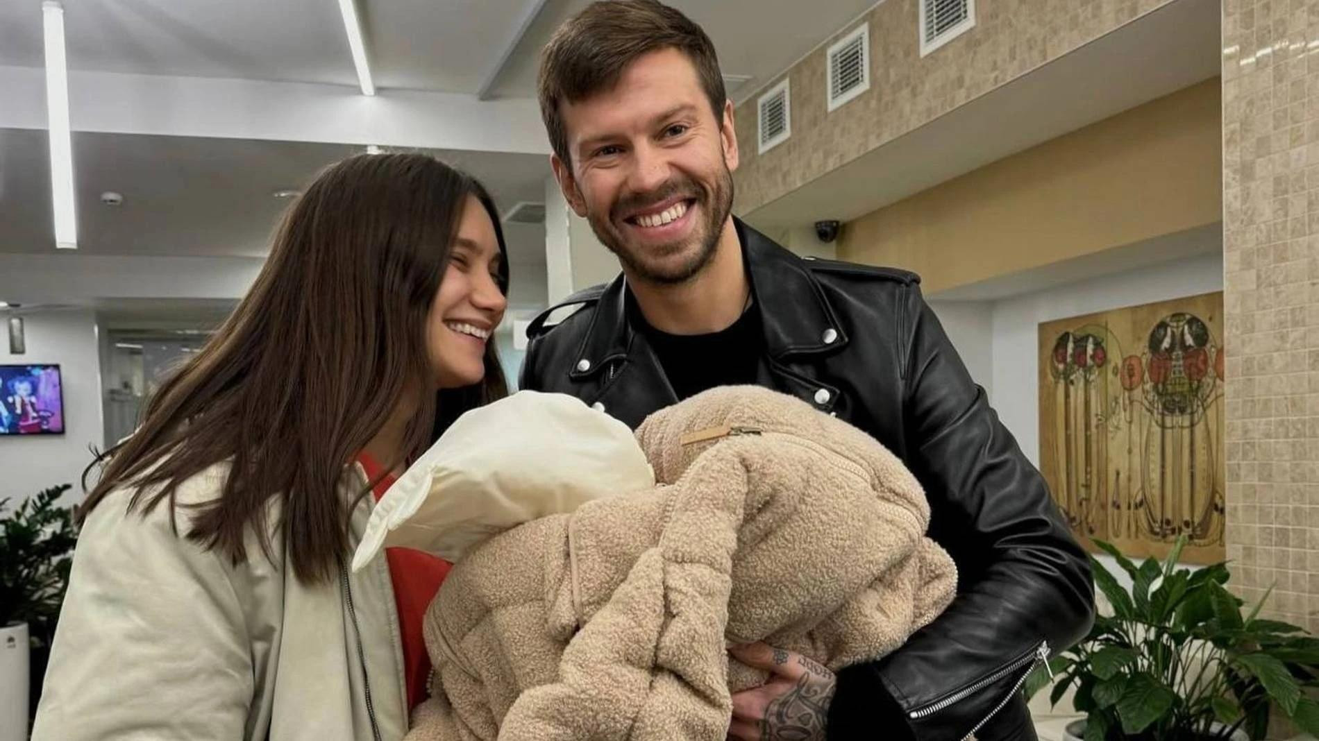 Карина Истомина и Федор Смолов с дочерью. Фото: Инстаграм (запрещен в РФ) @diamond_april