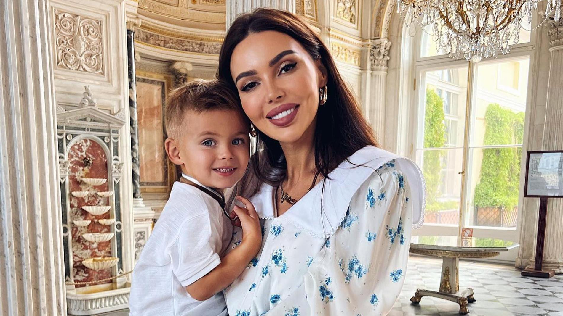 Оксана Самойлова с сыном Давидом. Фото: Инстаграм* @samoylovaoxana