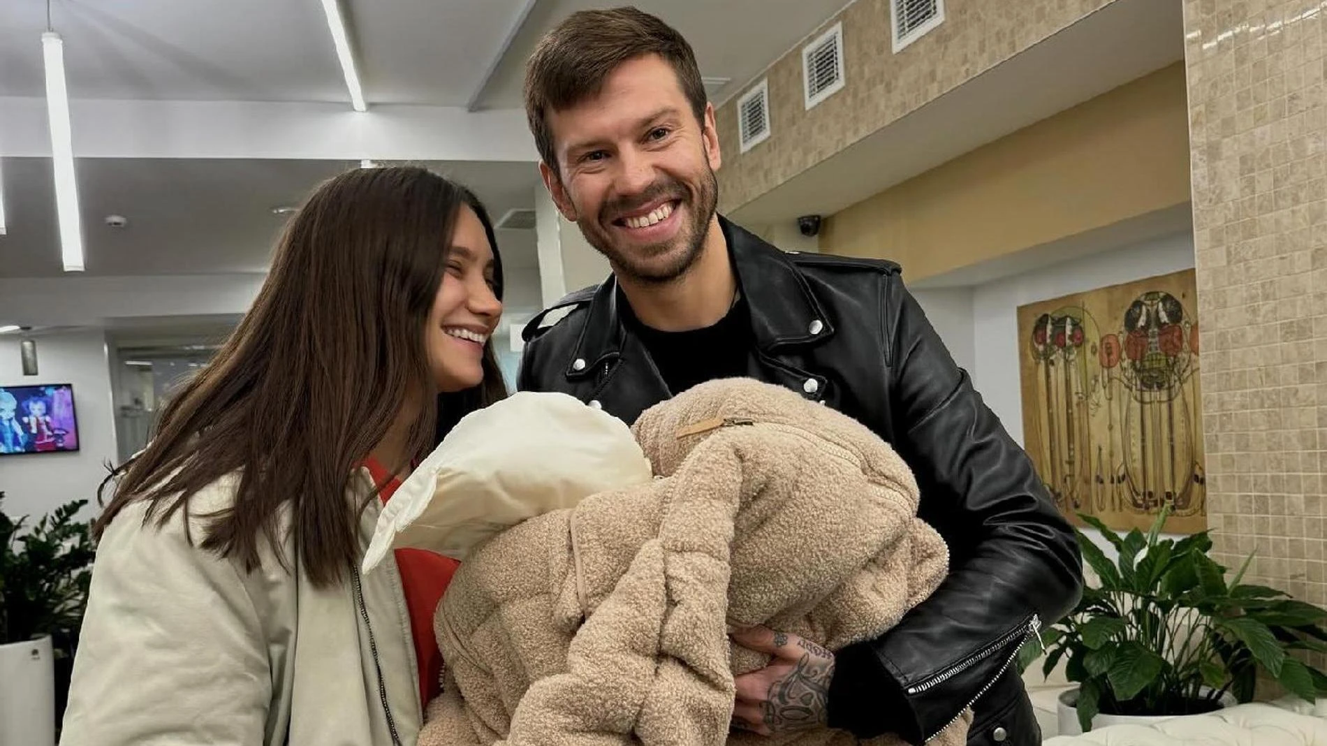 Карина Истомина и Федор Смолов с дочерью. Фото: Инстаграм (запрещен в РФ) @diamond_april