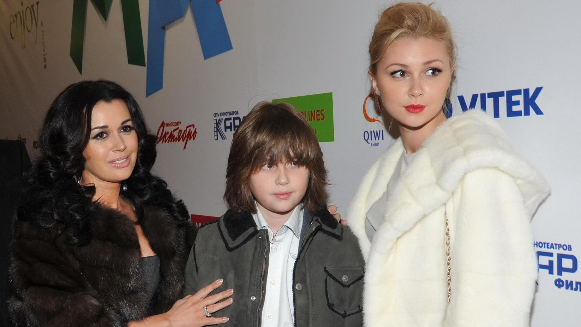 Анастасия Заворотнюк с сыном и дочерью. Фото: Legion-Media