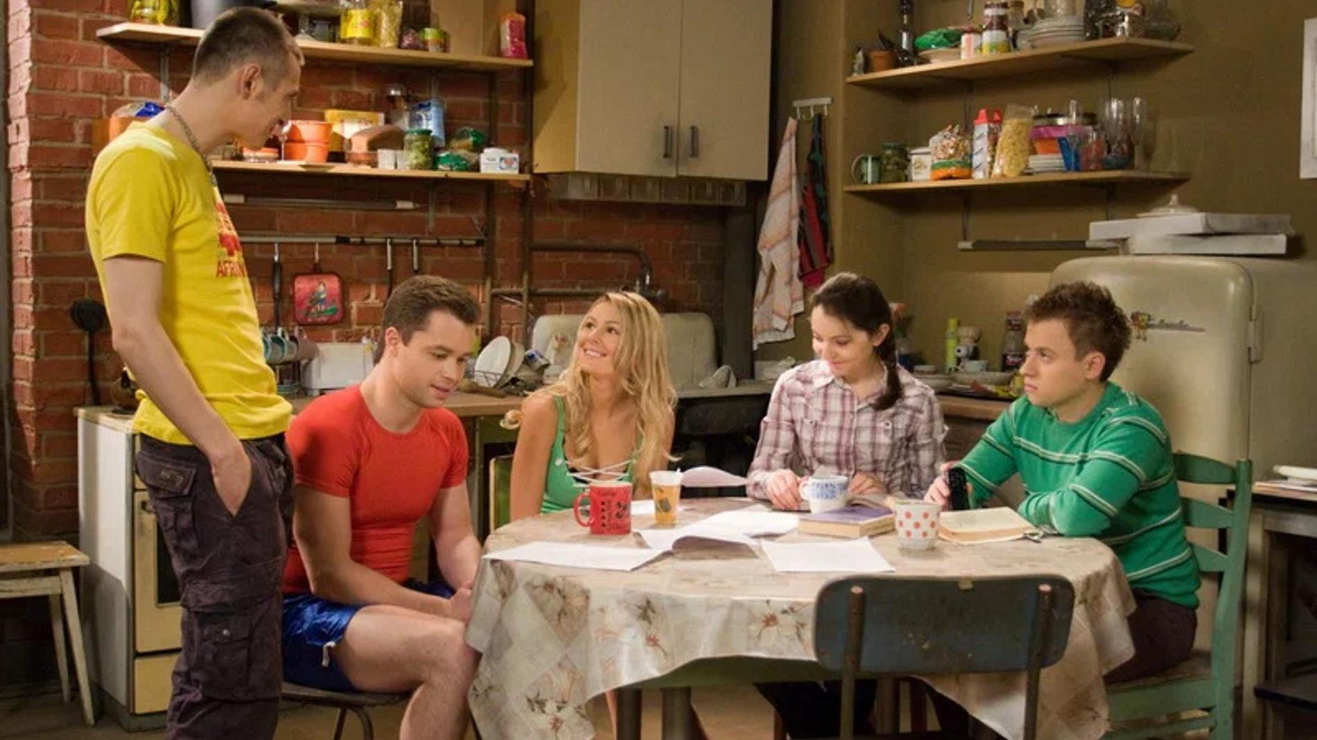 Кадр из сериала «Универ»: Кинопоиск