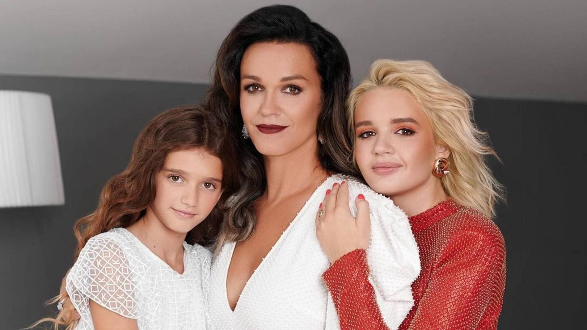 Слава с дочерьми Тоней и Сашей. Фото: Инстаграм (запрещен в РФ) @sasha.morozovaaa