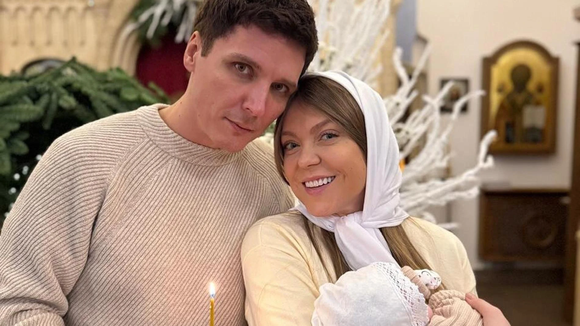 Игорь Бабаев и Оксана Почепа с дочерью Раисой. Фото: Инстаграм (запрещен в РФ) @pochepa 