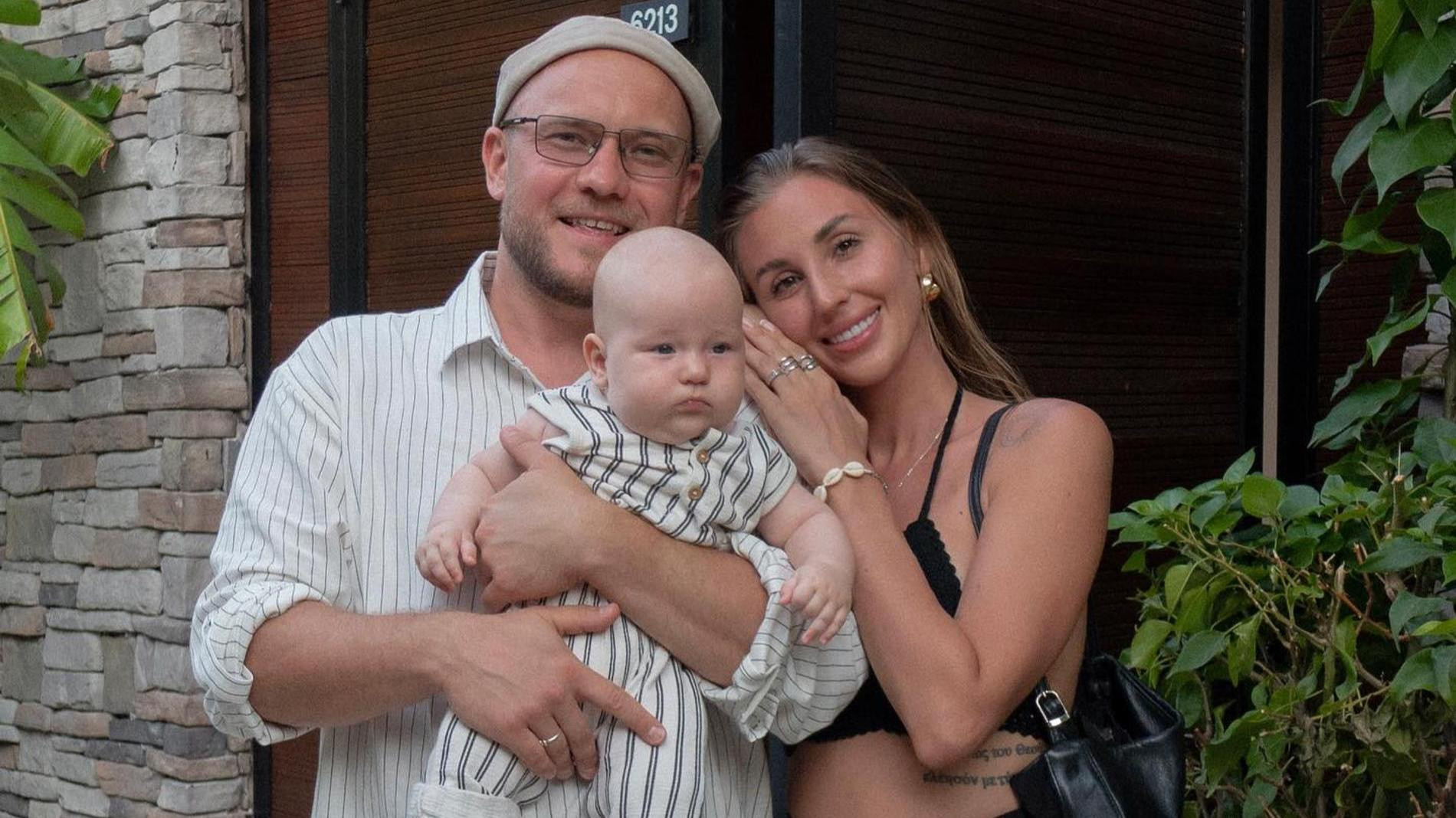 Владимир Селиванов и Александра Калмыкова с сыном. Фото: Инстаграм (запрещен в РФ) @selivanova.alexa