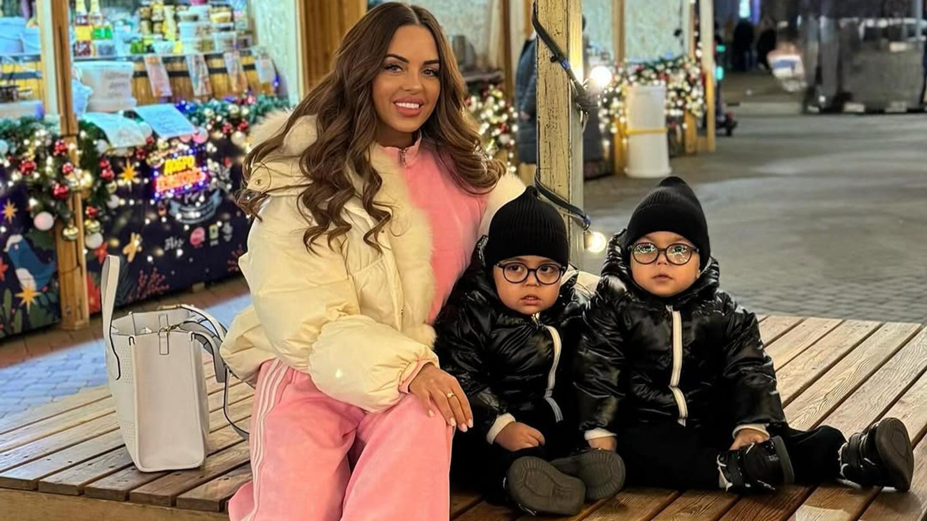 Юлия Ефременкова с детьми. Фото: Инстаграм* @efremenkovvvva