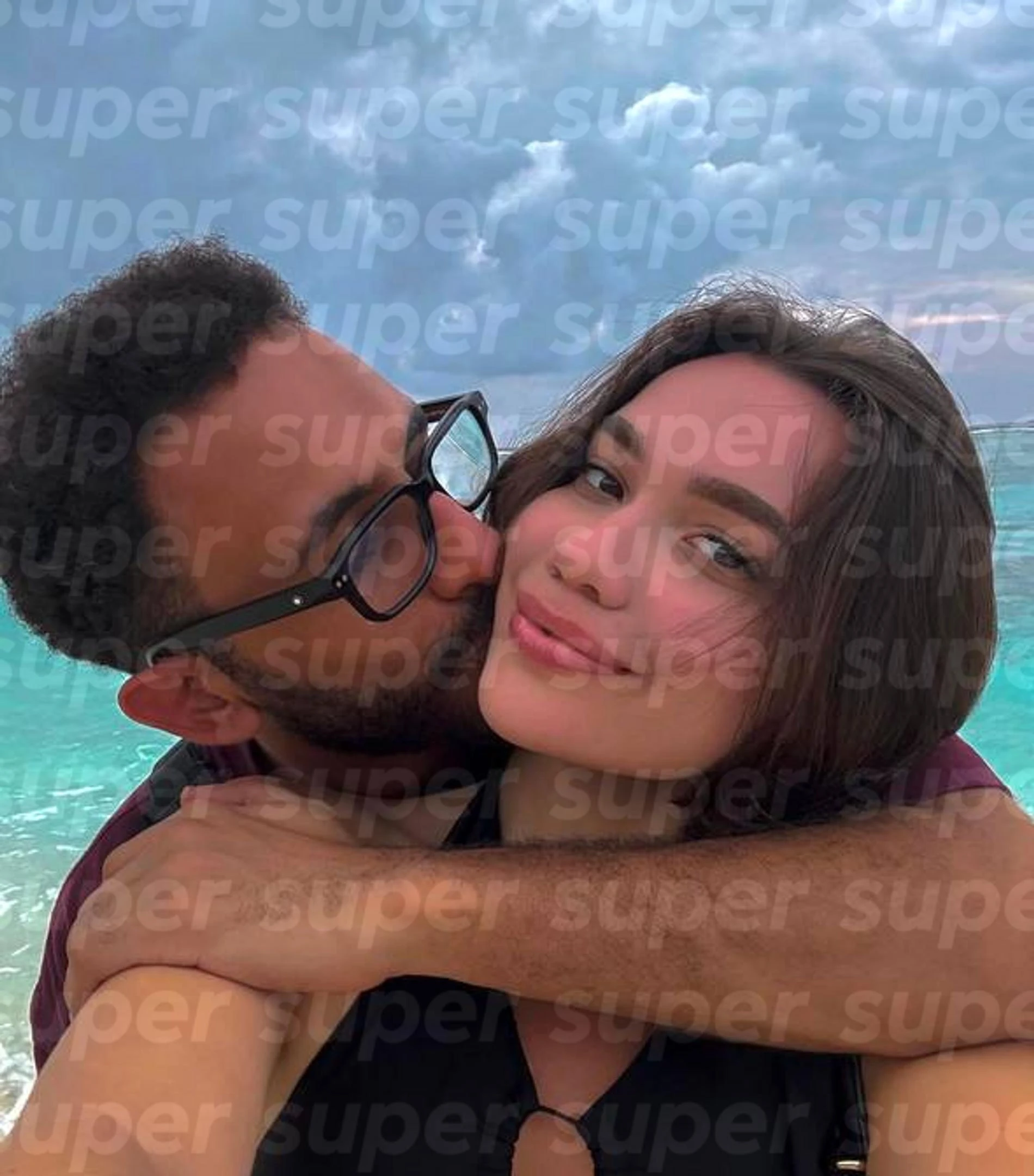 Анна, с которой переписывался Арай Чобанян, и ее новый парень. Фото: соцсети героини материала