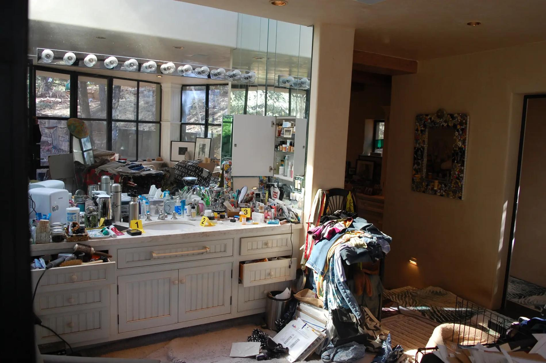 Обстановка в доме Джина Хэкмена и Бетси Аракавы после их смерти. Фото: Page Six