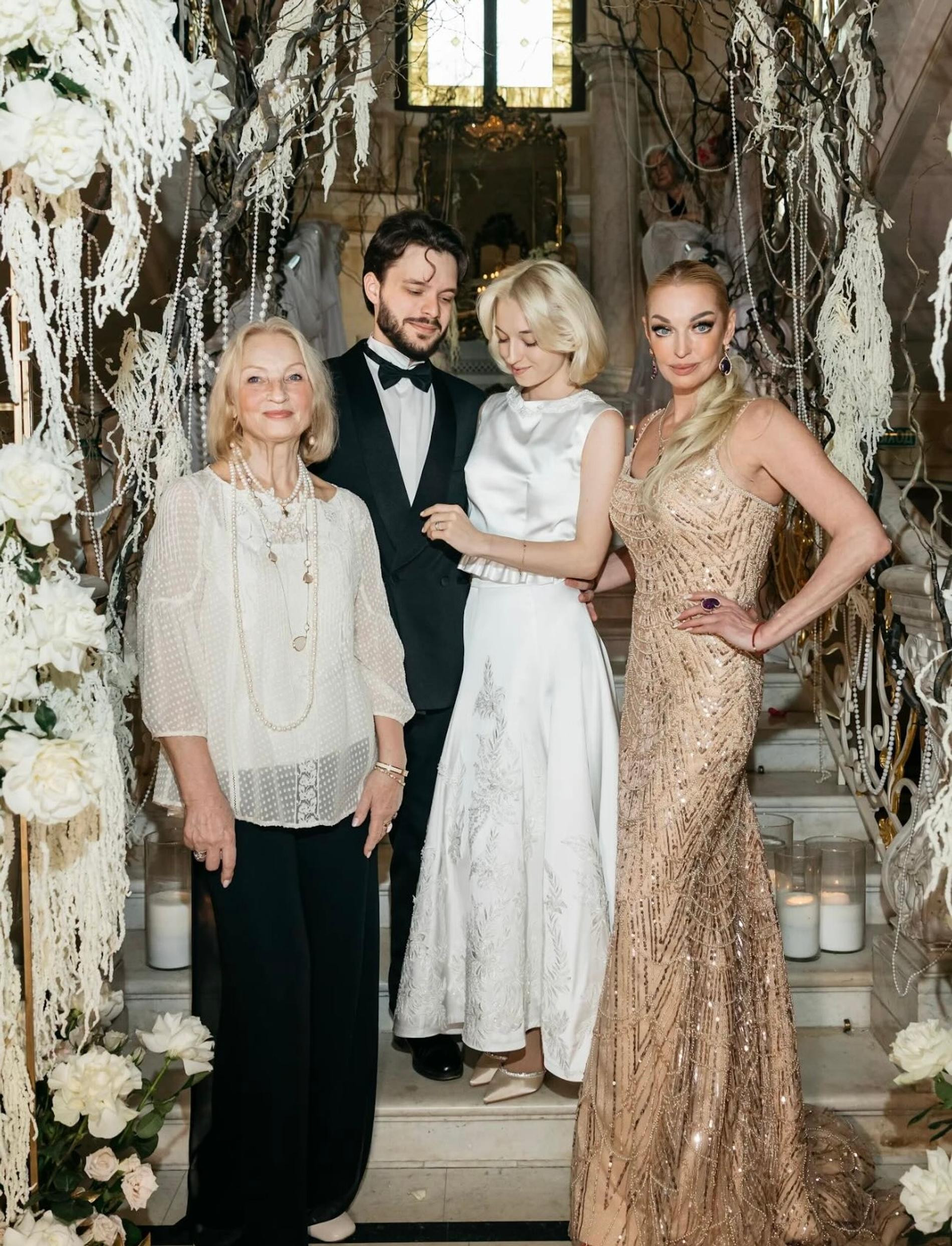 Мама, зять и дочь Анастасии Волочковой с балериной. Фото: Инстаграм (запрещён в РФ) @volochkova_art