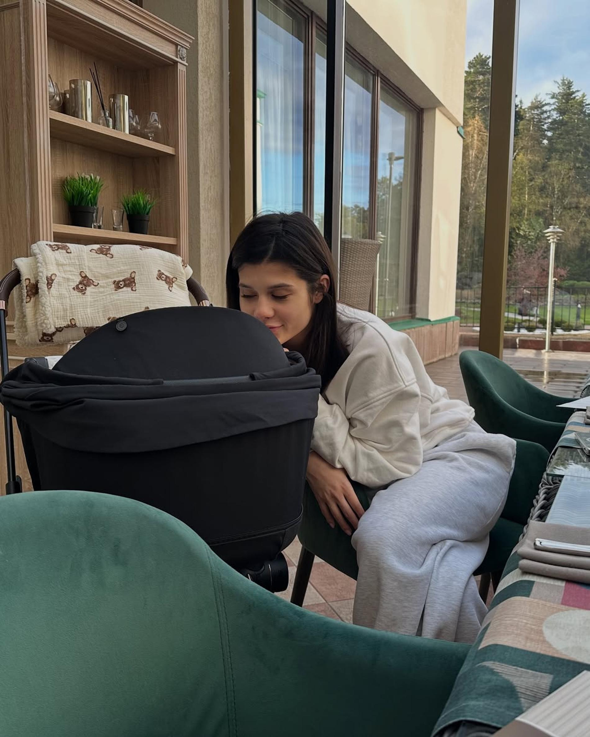 Виктория Антонова с сыном. Фото: Инстаграм (запрещён в РФ) @actorsashapetrov