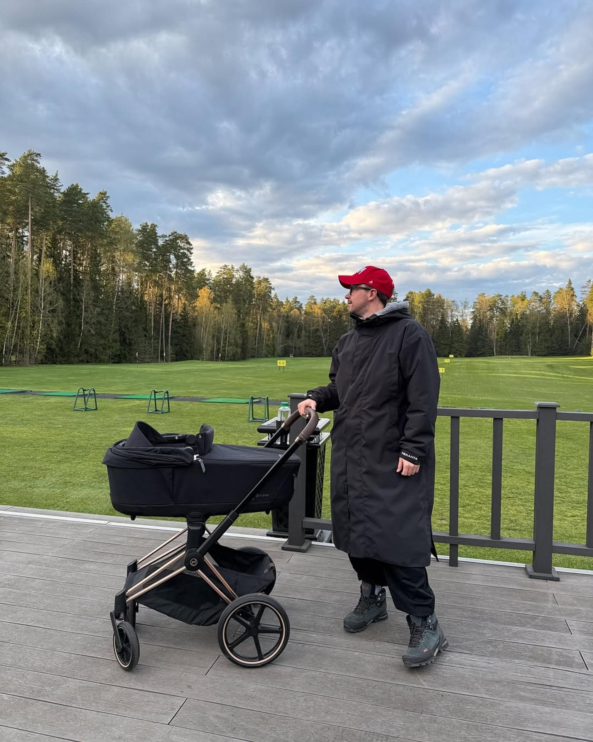 Александр Петров с сыном. Фото: Инстаграм (запрещён в РФ) @actorsashapetrov