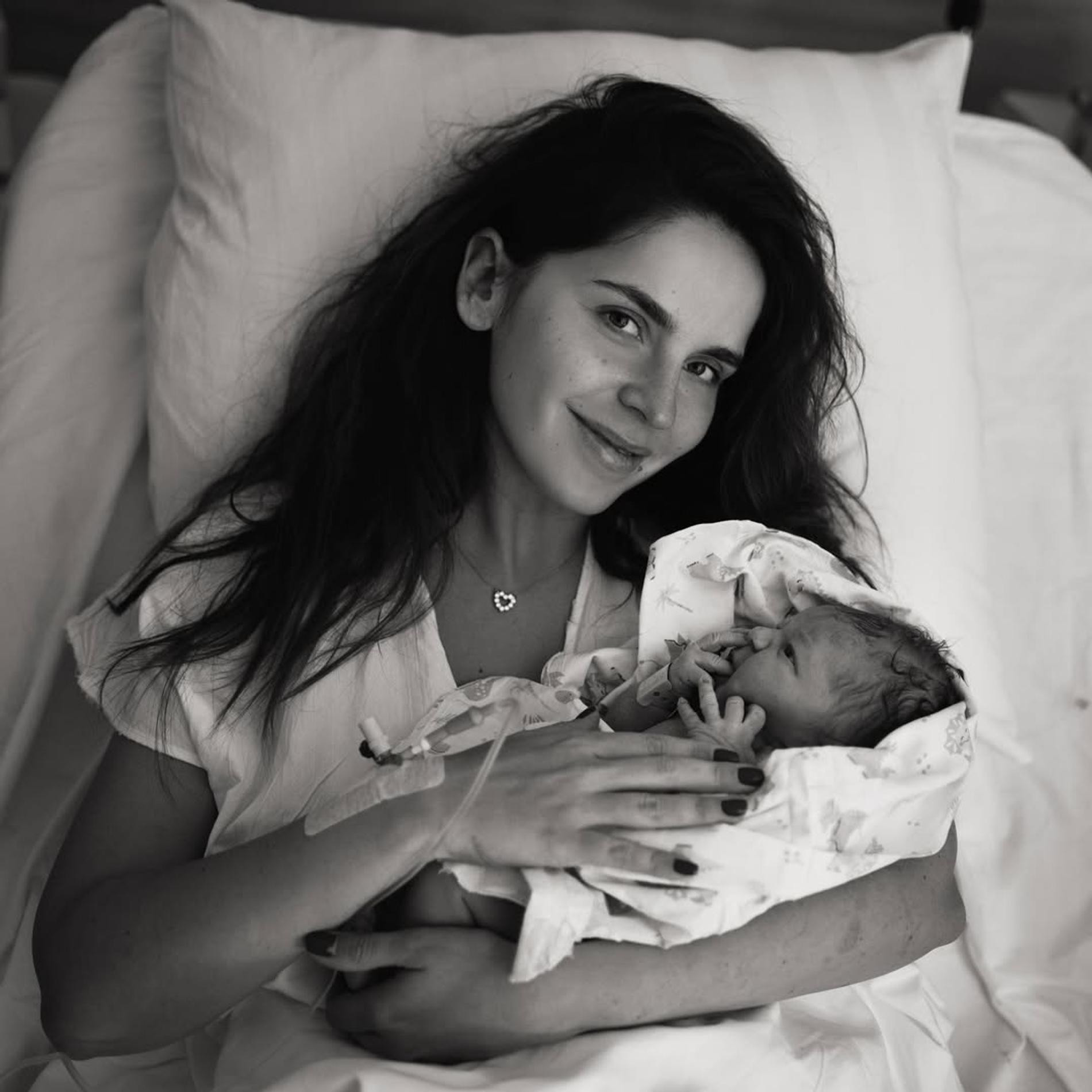 Лиза Моряк с новорожденной дочерью Шарлиз. Фото: Инстаграм* @moryakliza