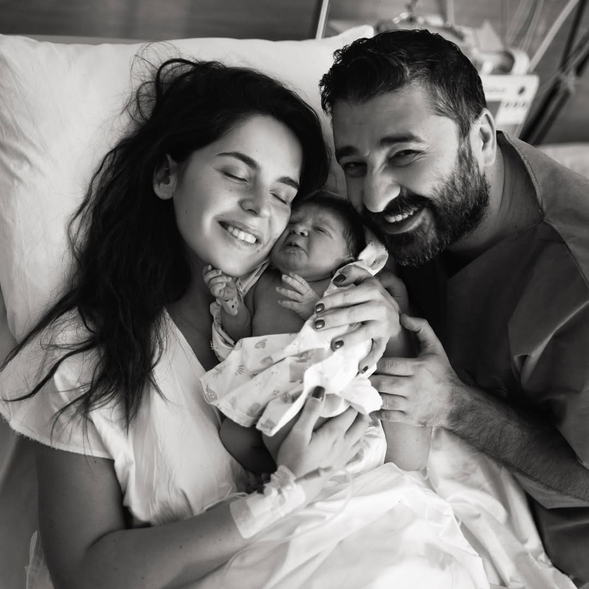 Лиза Моряк и Сарик Андреасян с новорожденной дочерью Шарлиз. Фото: Инстаграм* @moryakliza