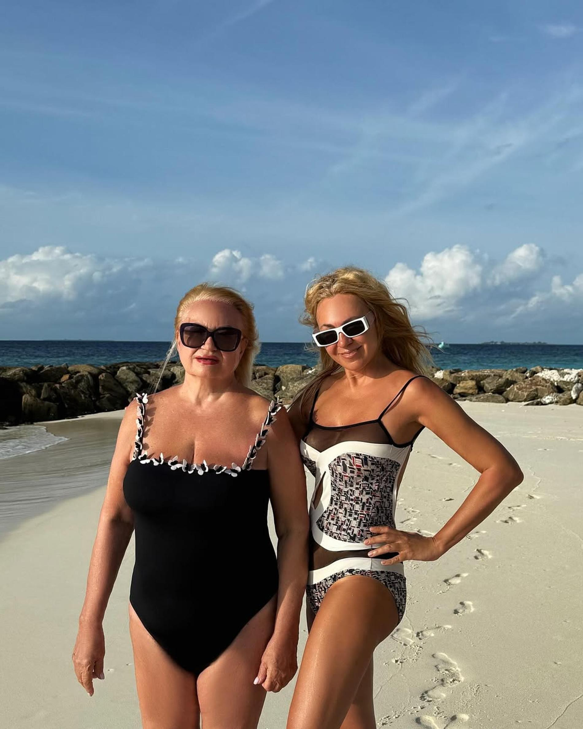 Яна Рудковская с мамой. Фото: Инстаграм (запрещён в РФ) @rudkovskayaofficial