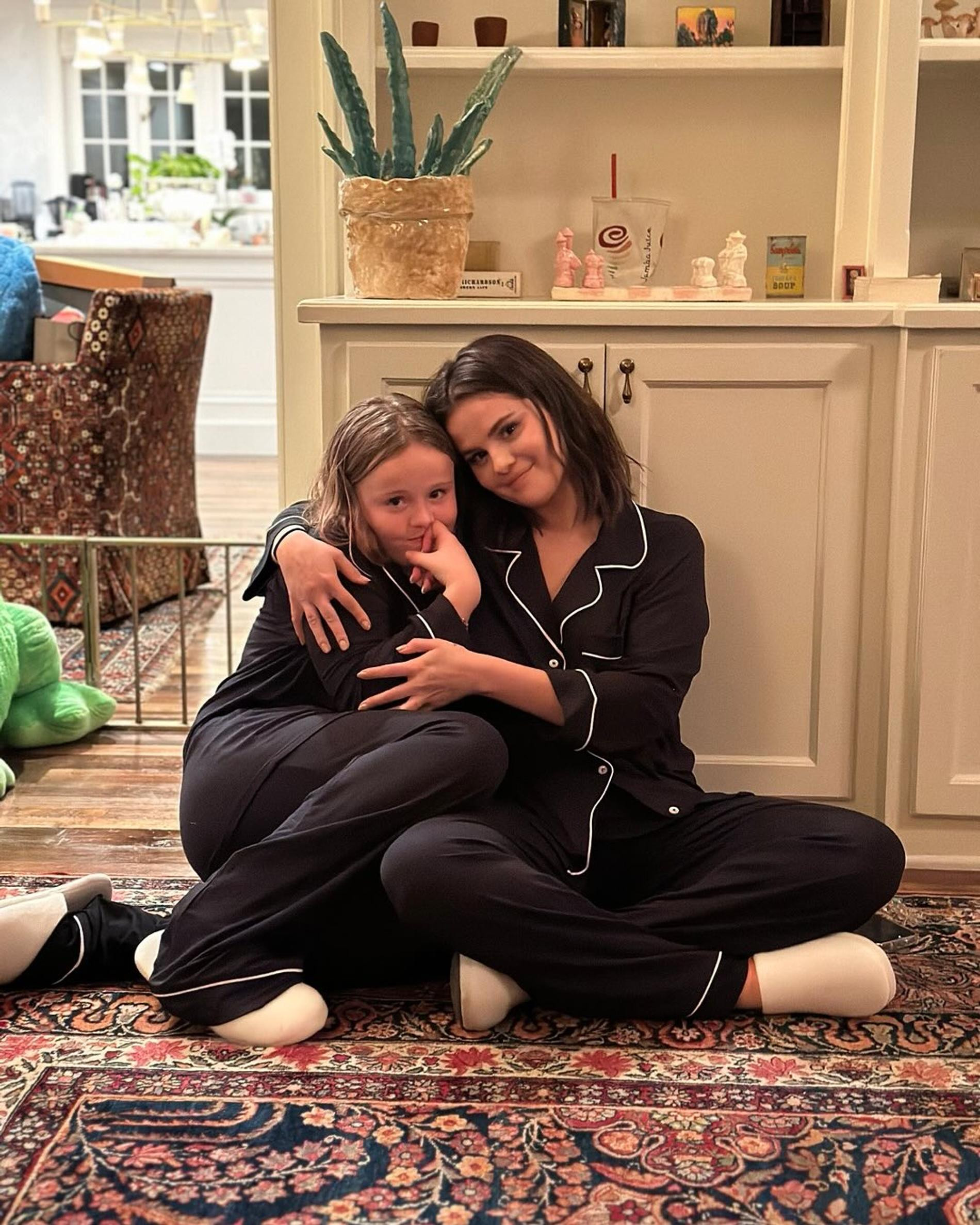 Селена Гомес с сестрой Грейси Эллиот Тифи. Фото: Инстаграм* @selenagomez