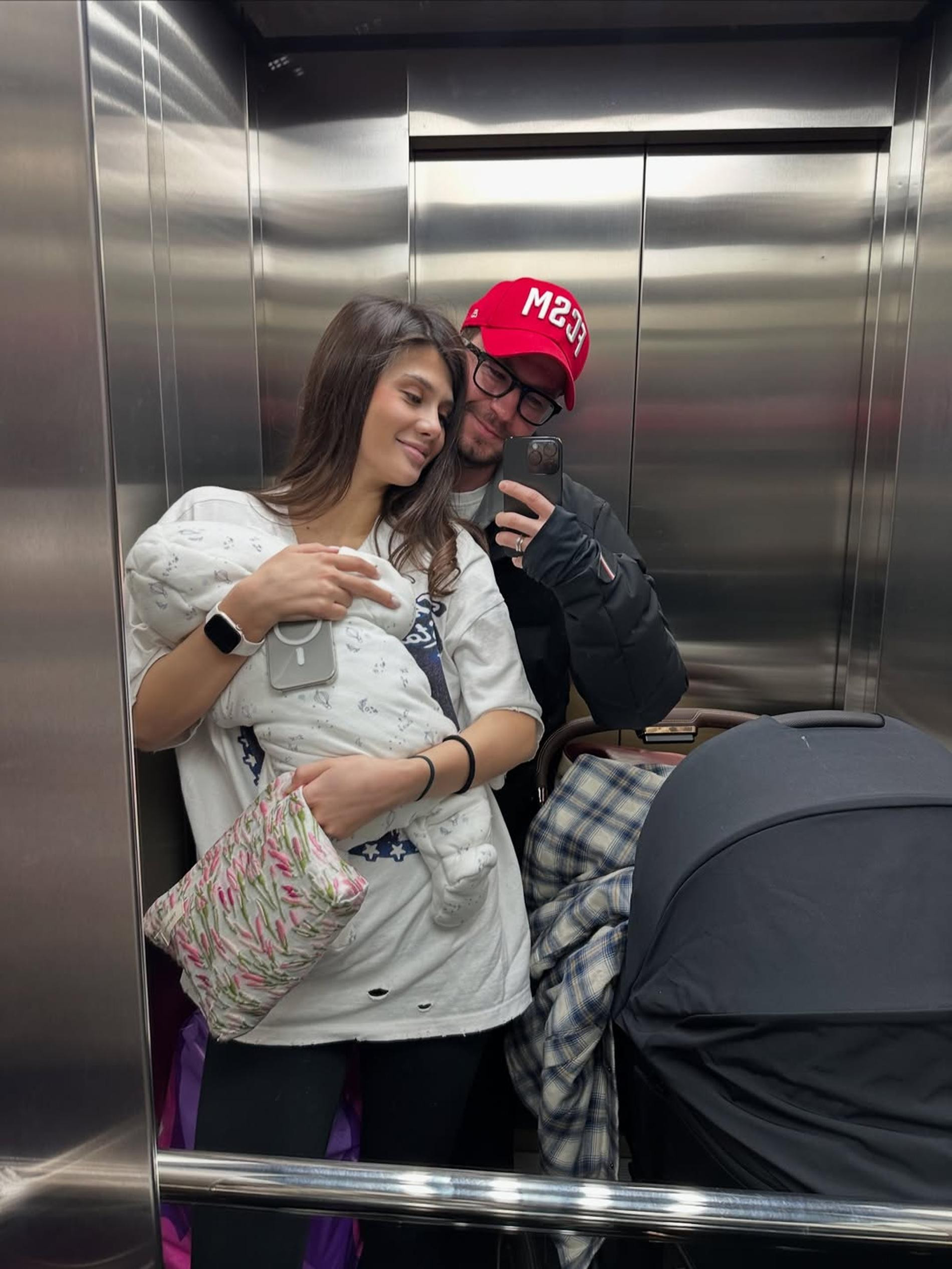 Александр Петров с супругой. Фото: Инстаграм (запрещён в РФ) @actorsashapetrov