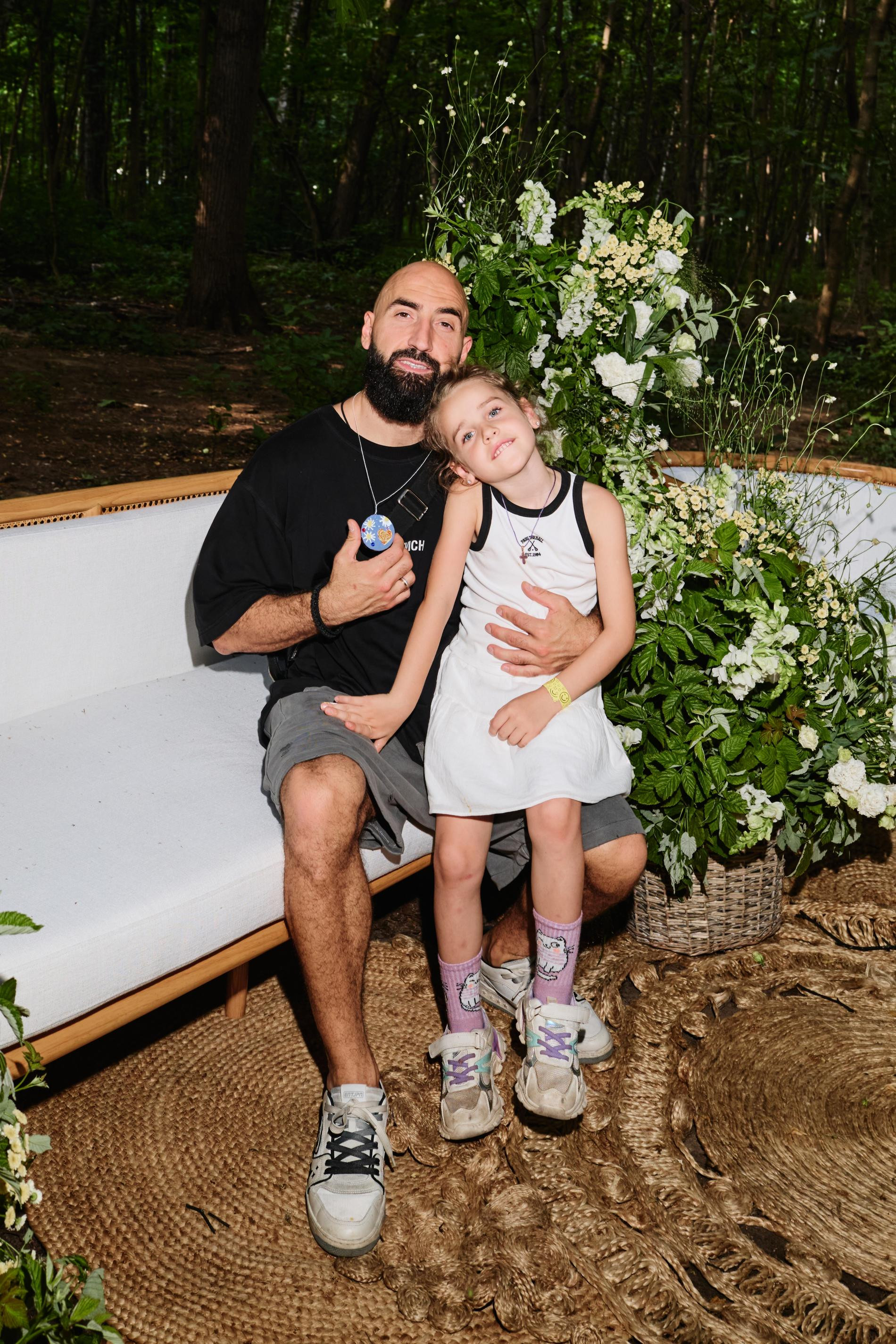 Артур Мартиросян с дочкой. Фото: архив пресс-службы