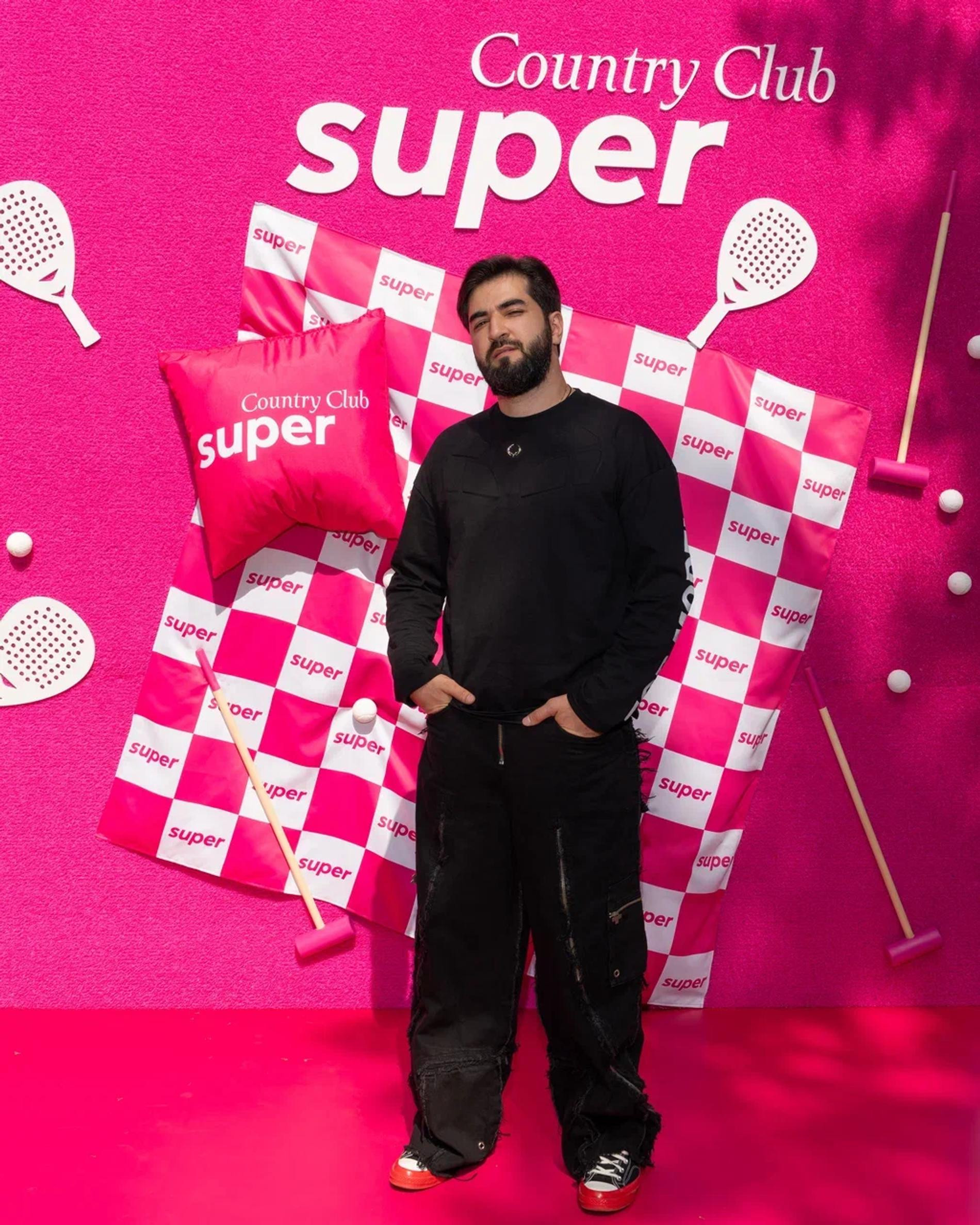 Elman. Фото: Super