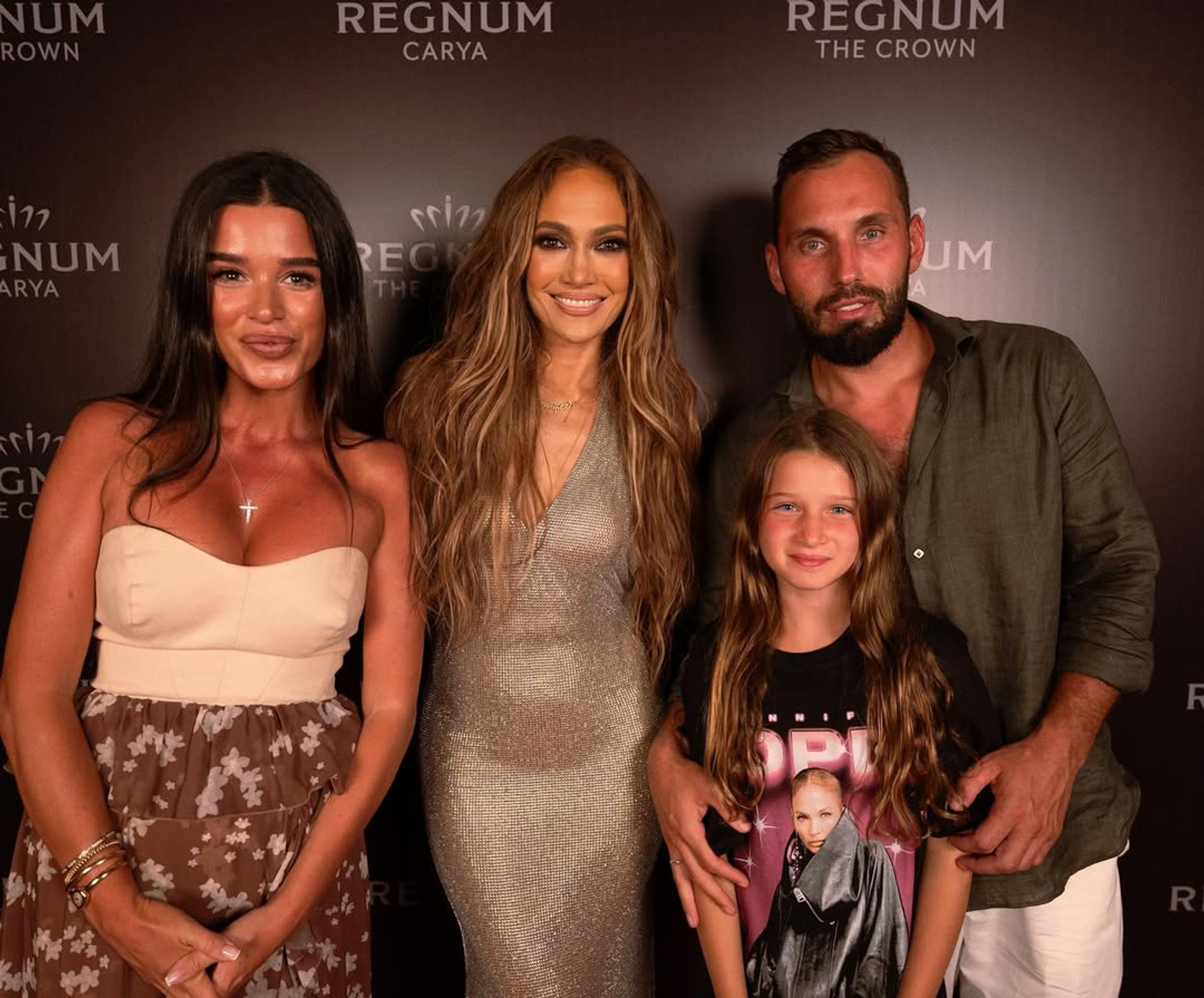 Ксения Бородина, Дженнифер Лопес, Николай Сердюков и Теона. Фото: Инстаграм* @borodylia