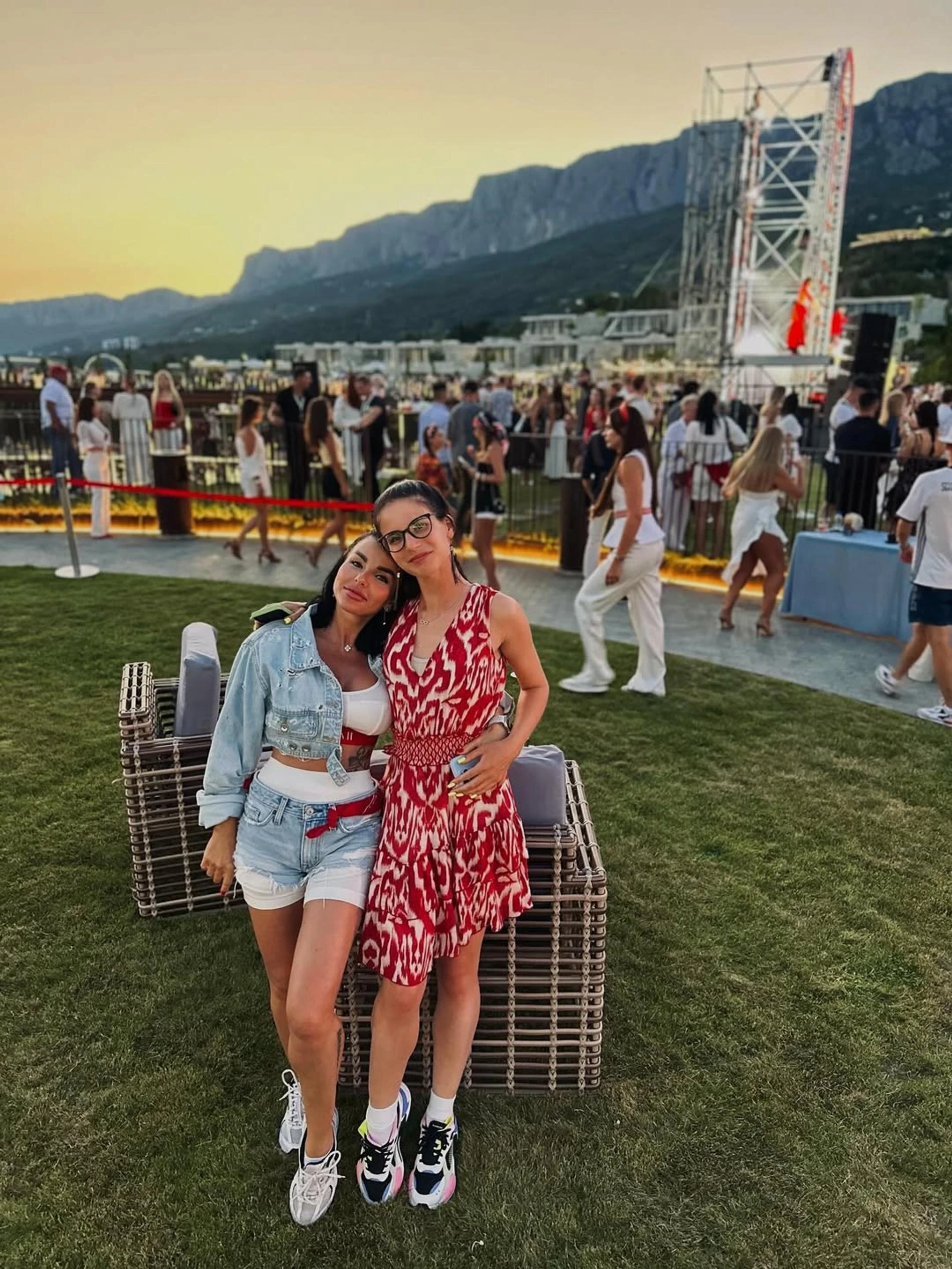 Юлия Волкова с дочерью Викторией. Фото: Инстаграм* @official_juliavolkova