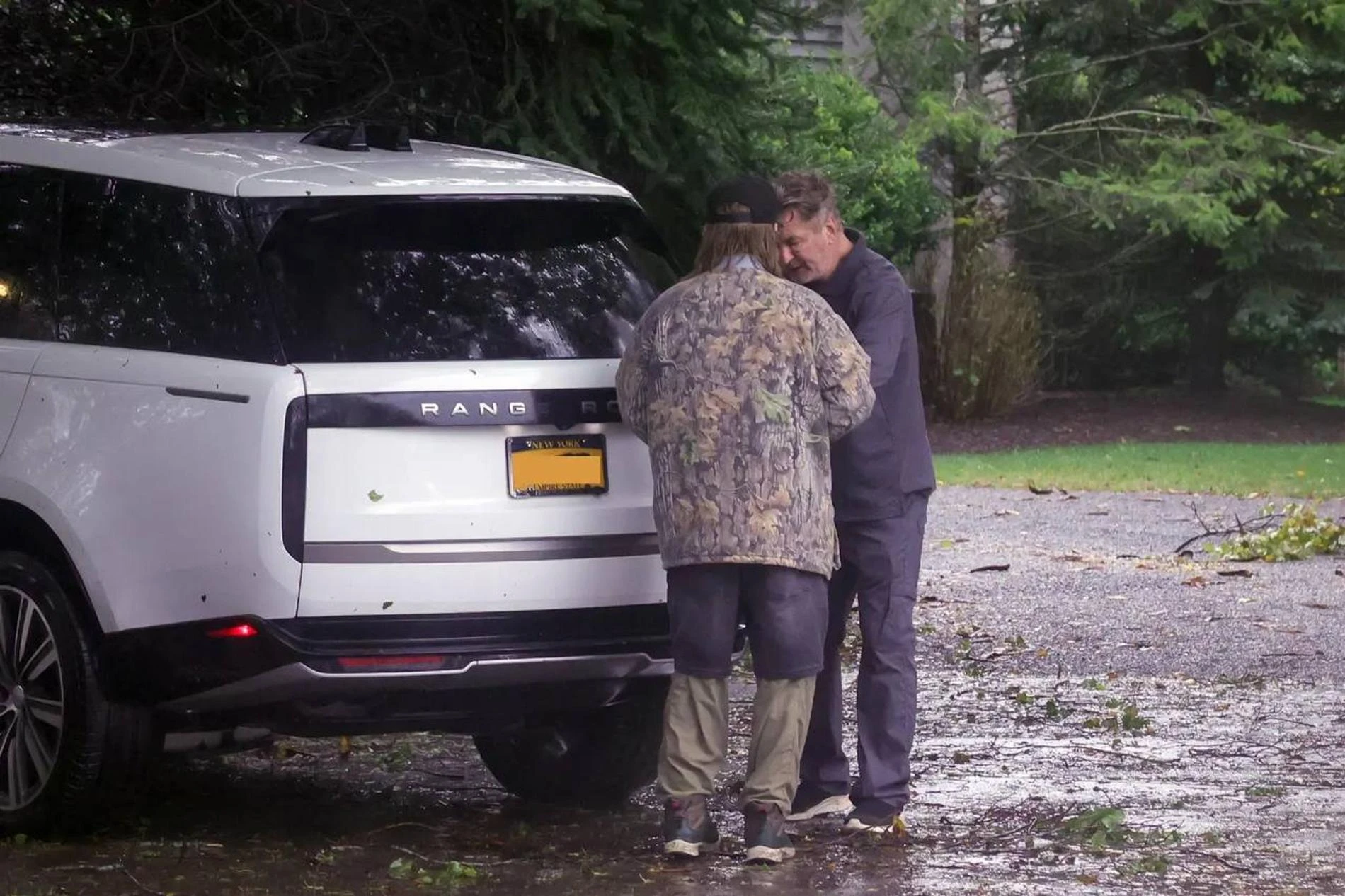 Алек Болдуин на месте происшествия. Фото: TMZ