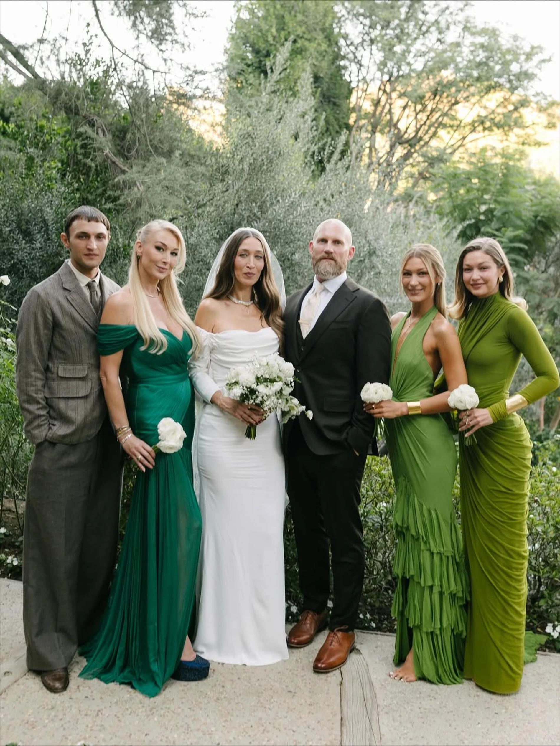 Алана Хадид и Росс Уильямс с семьёй. Фото: Инстаграм (запрещён в РФ) @lanzybear