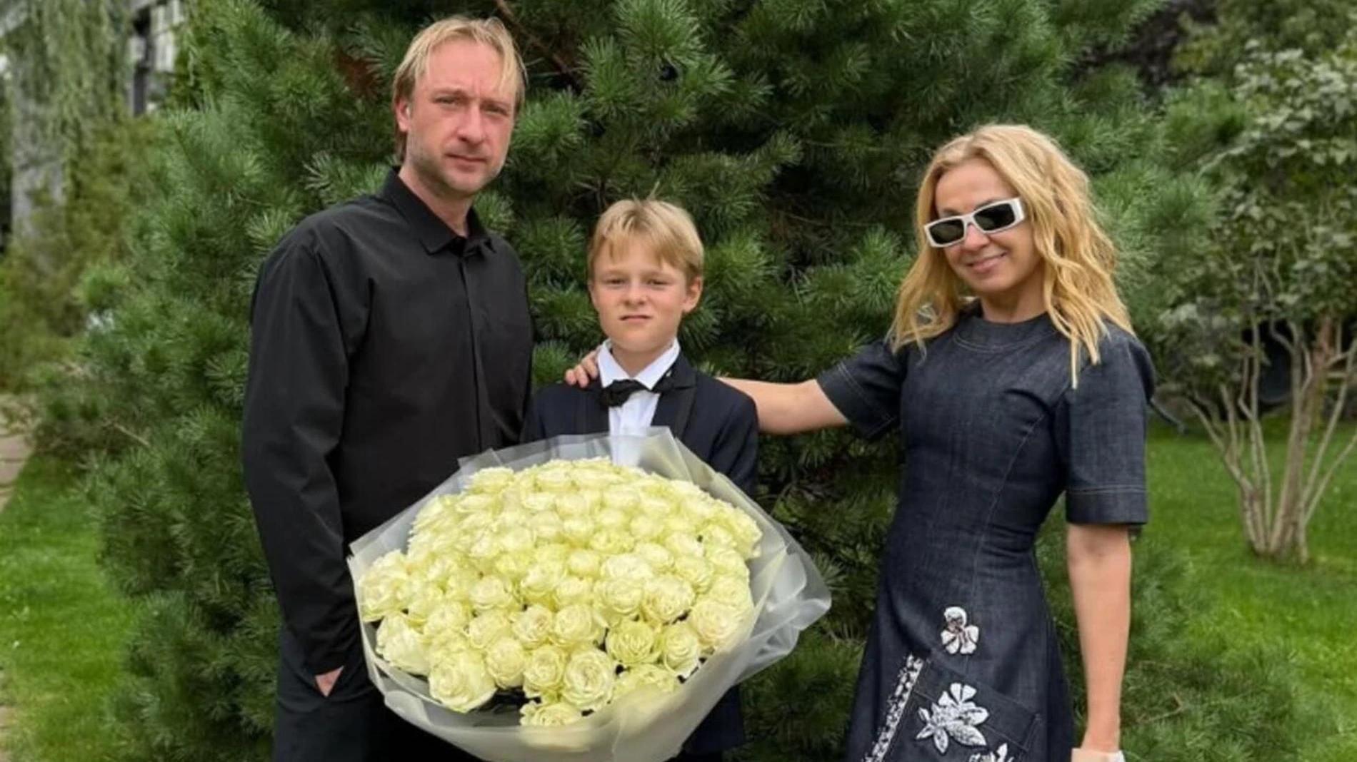 Яна Рудковская, Евгений и Александр Плющенко. Фото: Instagram (Запрещён в РФ) @rudkovskayaofficial