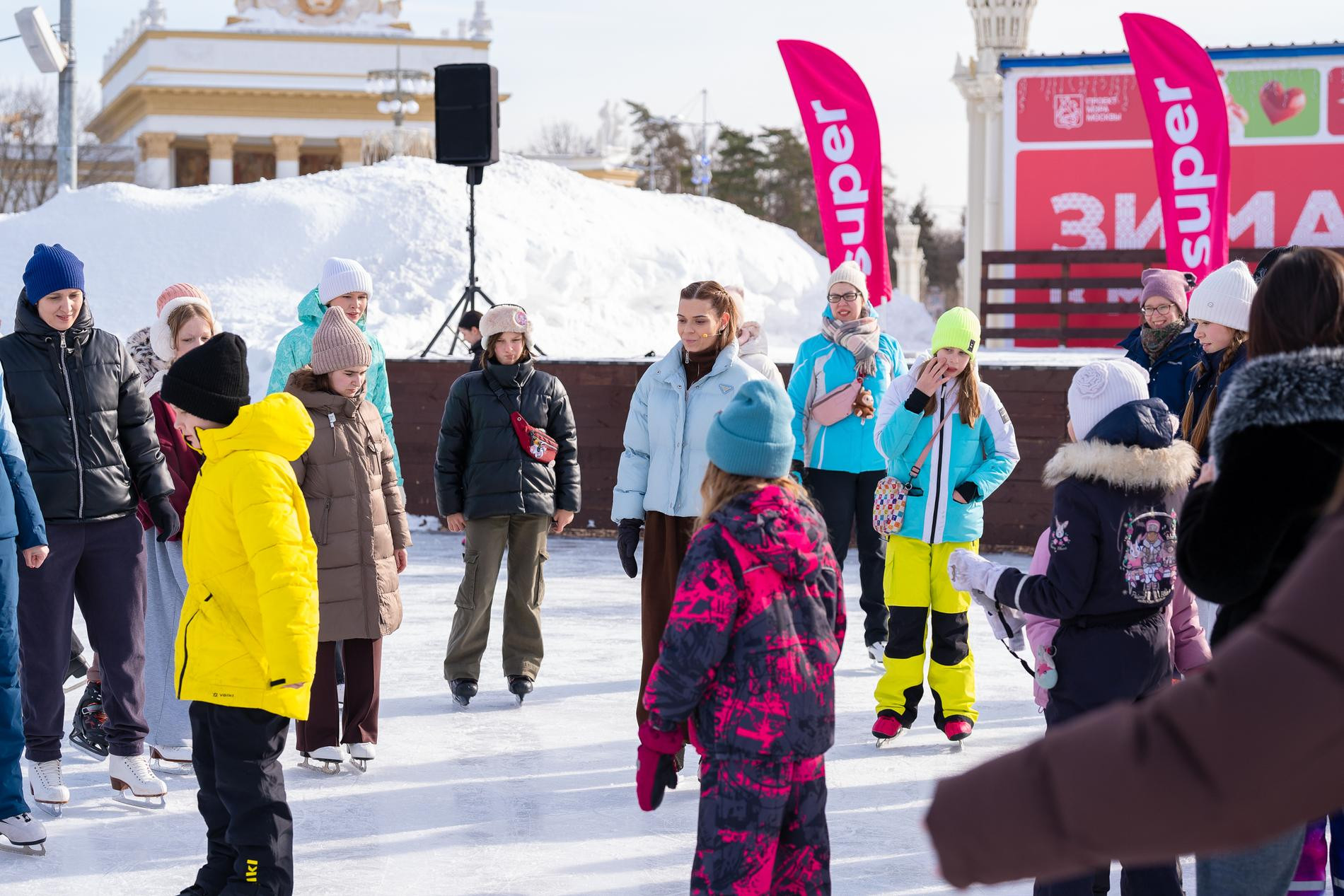 Аделина Сотникова на открытой тренировке Super. Фото: Super