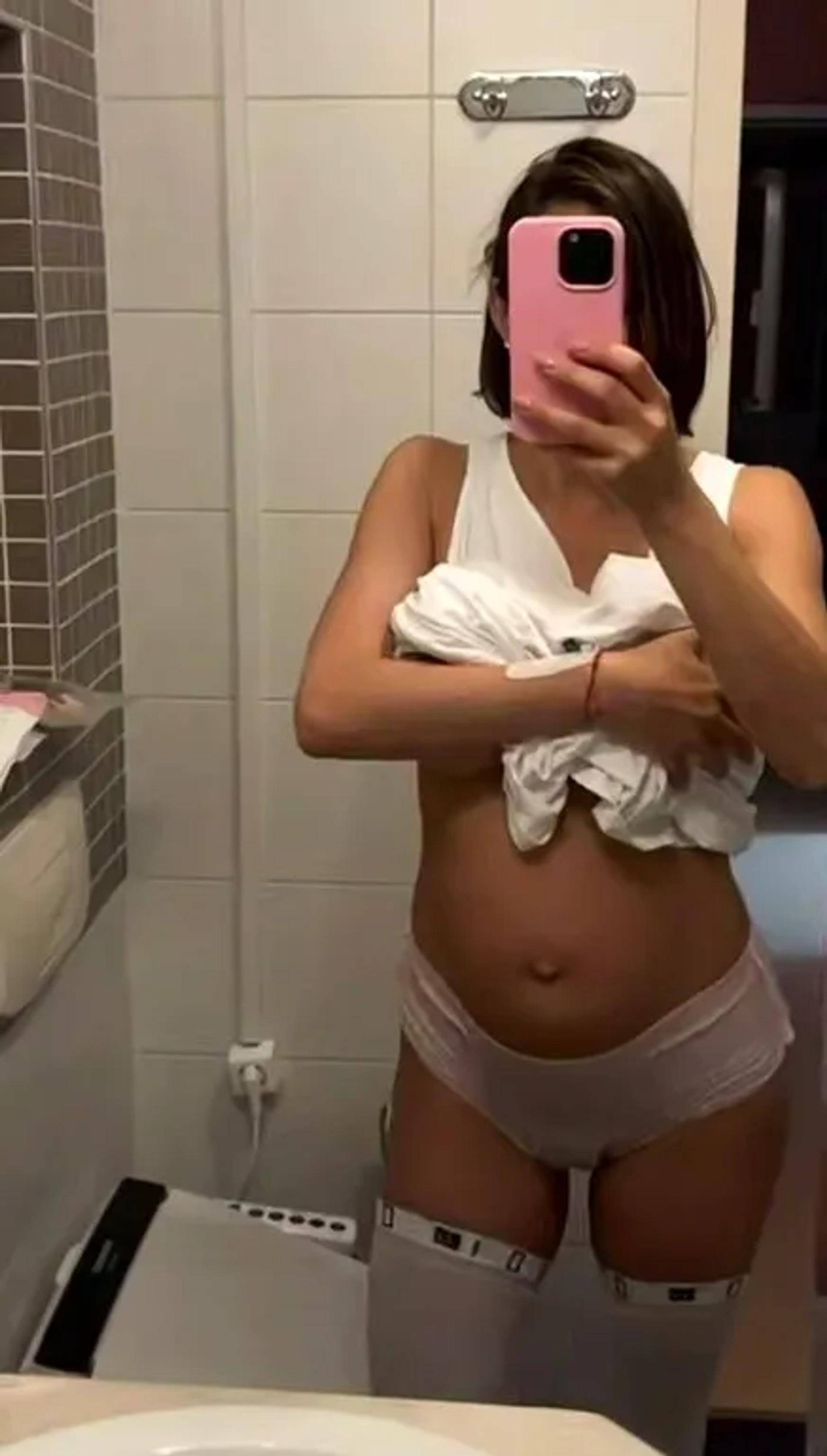 Валентина Иванова сразу после родов. Скриншот: Телеграм @HB_VLTN