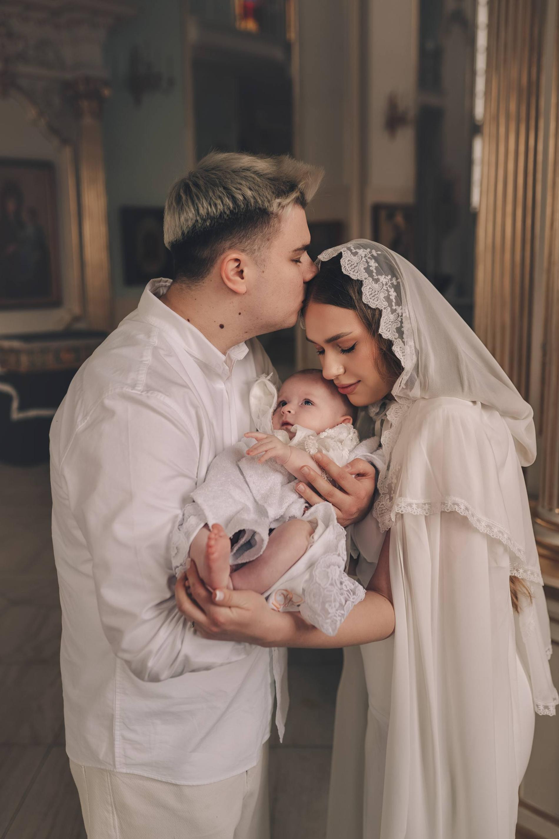 Маша и Роберт Герберы с дочерью. Фото: ТГ-канал thegerberslive 