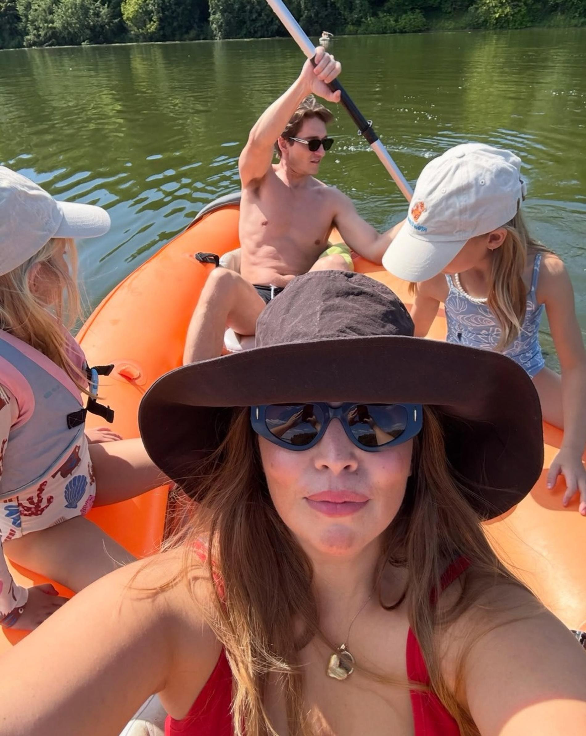 Матвей Лыков с детьми и супругой. Фото: Инстаграм (запрещён в РФ) @matveylykov